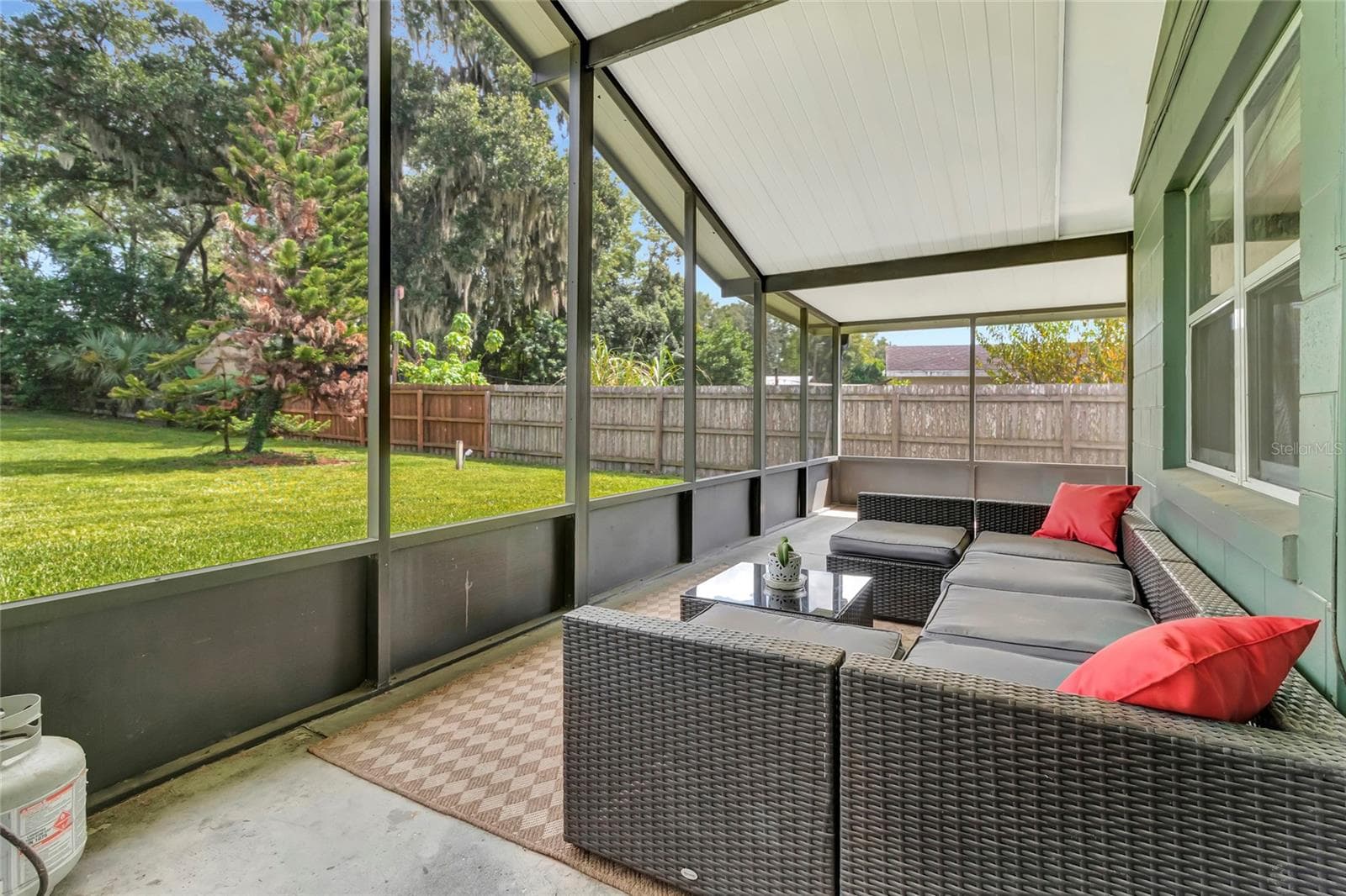 Wrap around rear porch - 2923 JUNCTION RD, ZELLWOOD