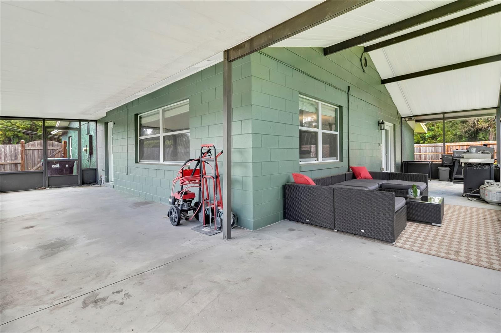 wrap around porch - 2923 JUNCTION RD, ZELLWOOD