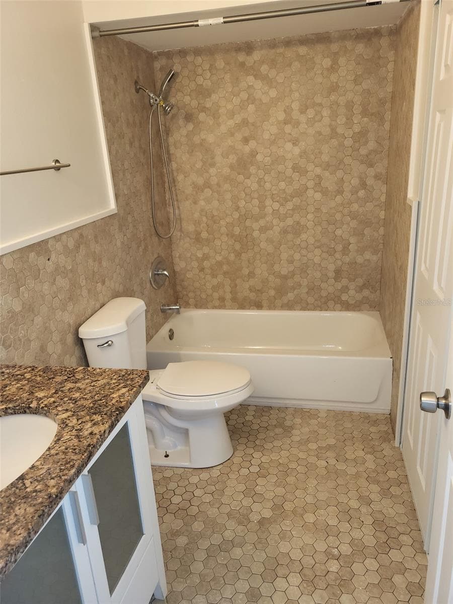 Bathroom has tub shower - 2185 EASY ST, PORT CHARLOTTE