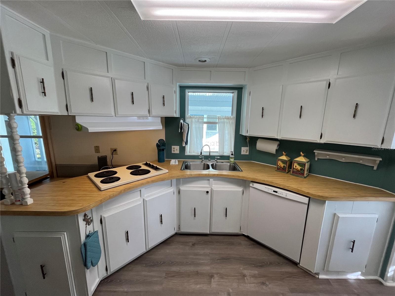 Manufactured Home at 984 JOLANDA CIR, VENICE, photo 12 of 42