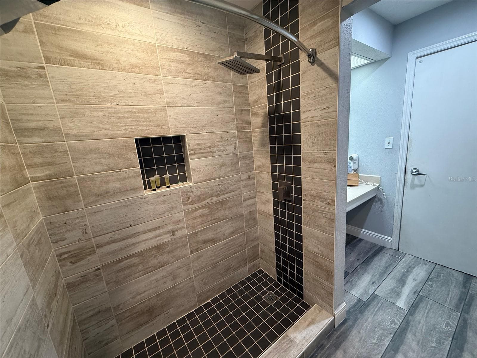 Condo - Hotel at 3100 PARKWAY BLVD #220, KISSIMMEE, photo 6 of 15