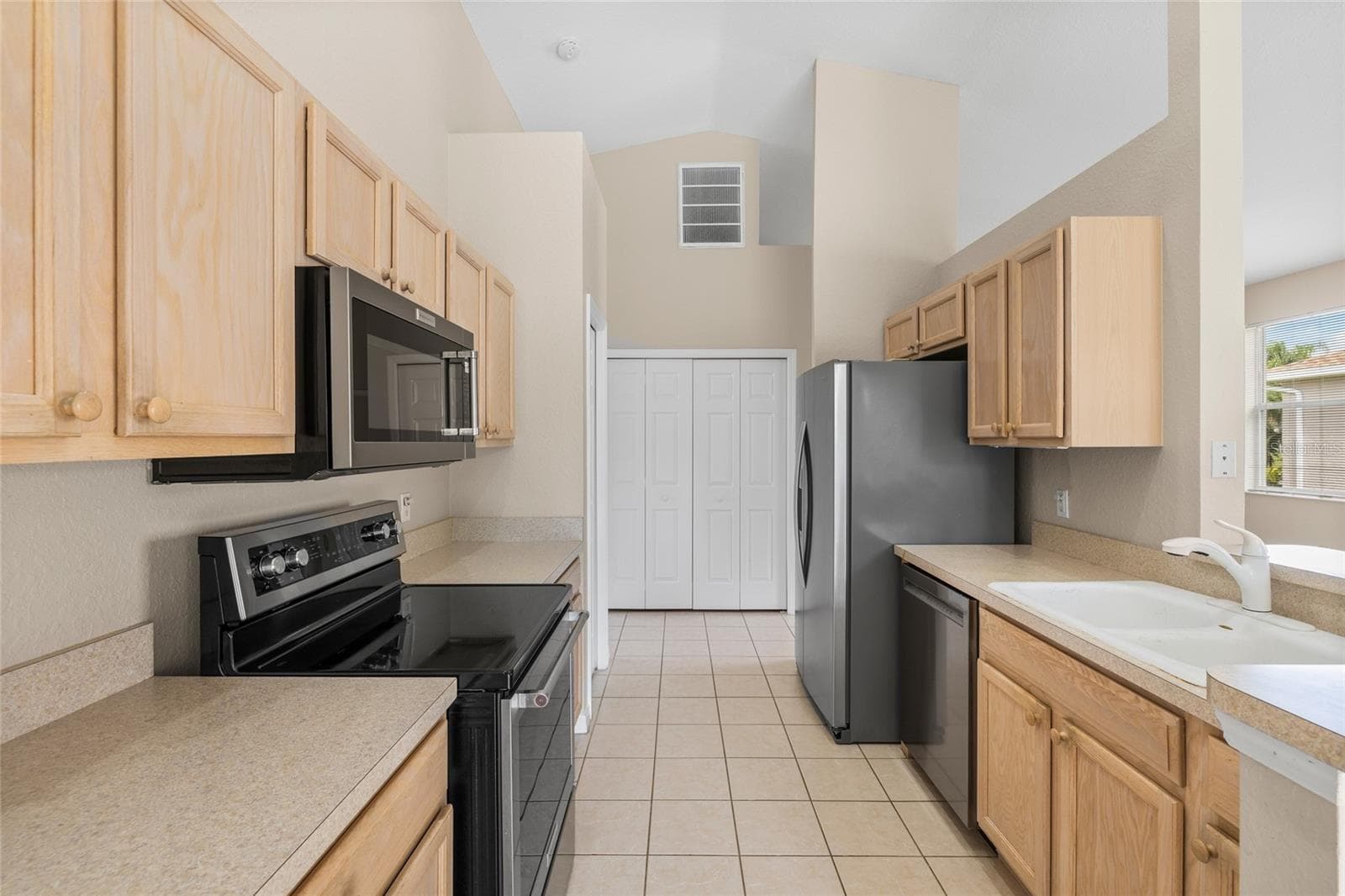 Villa at 1436 HEDGEWOOD CIR, NORTH PORT, photo 8 of 38
