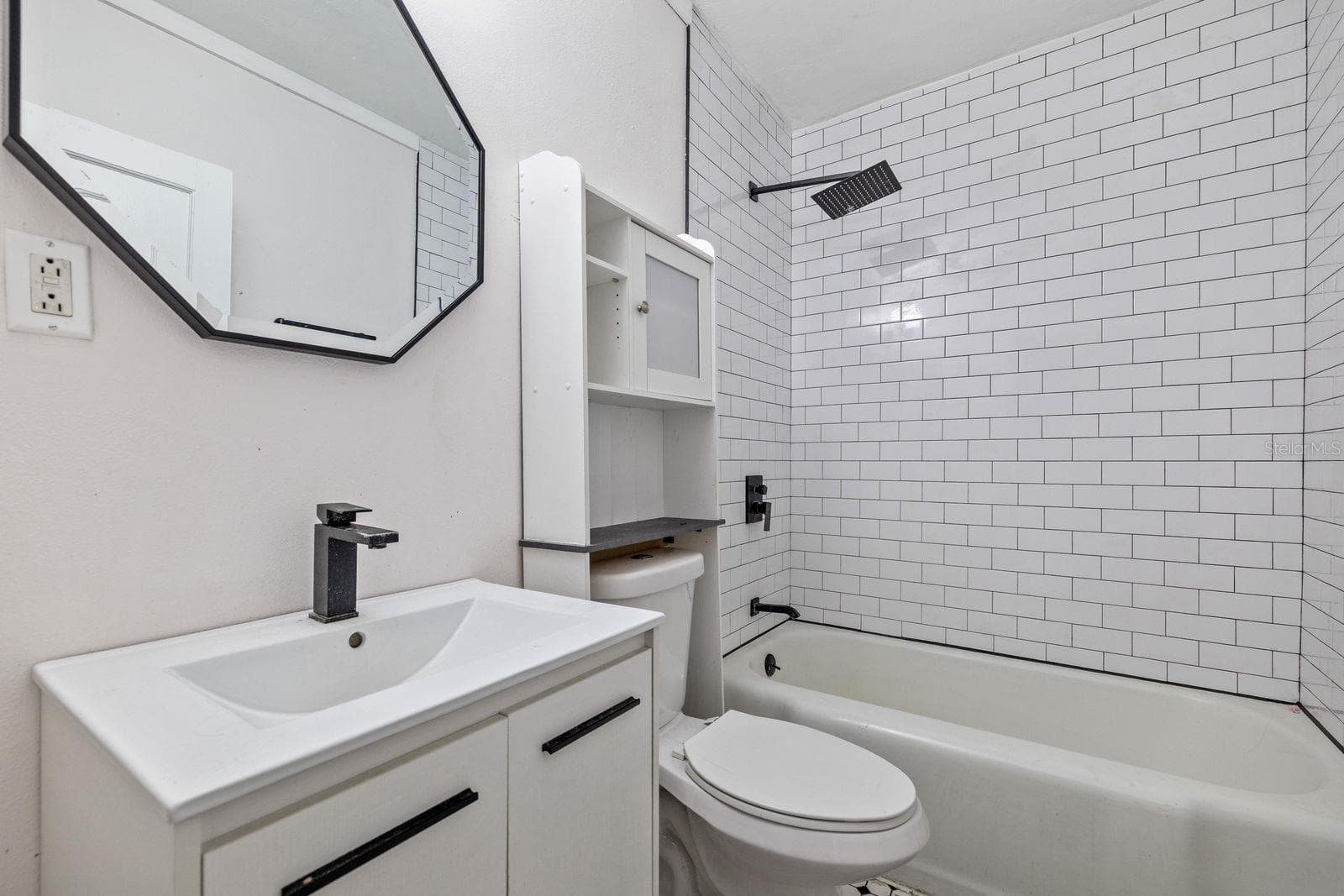 Half Duplex at 5914 N OLA AVE, TAMPA, photo 6 of 11