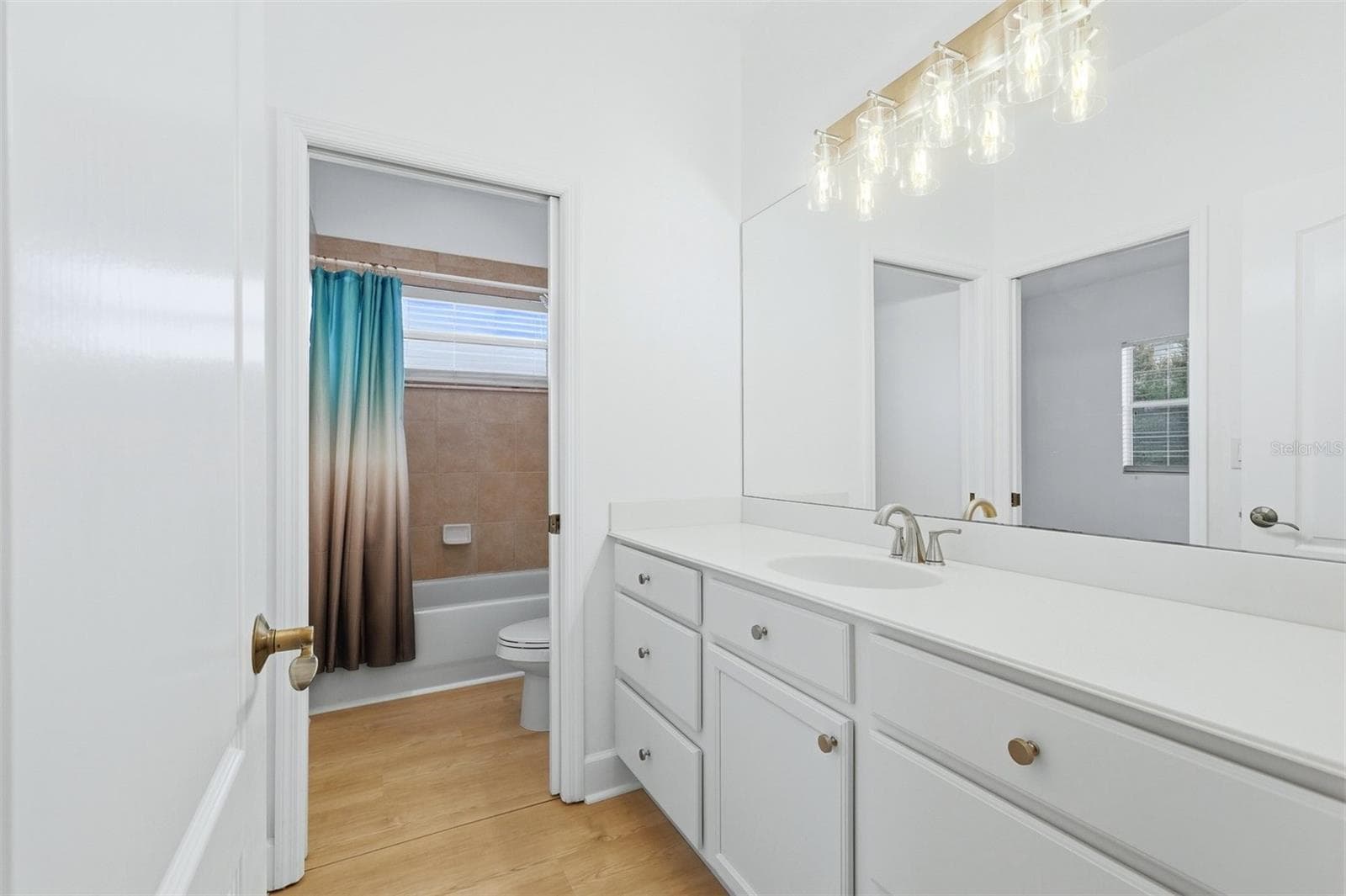Shared Upstairs Bath - 2242 CYPRESS HOLLOW CT, SAFETY HARBOR