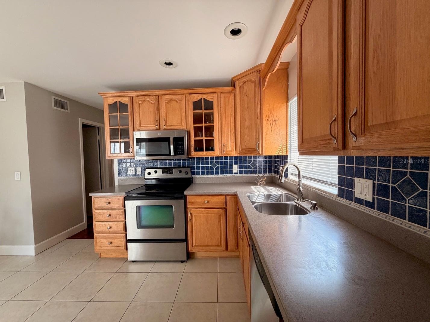 Townhouse at 1225 N MCMULLEN BOOTH RD, CLEARWATER, photo 11 of 35