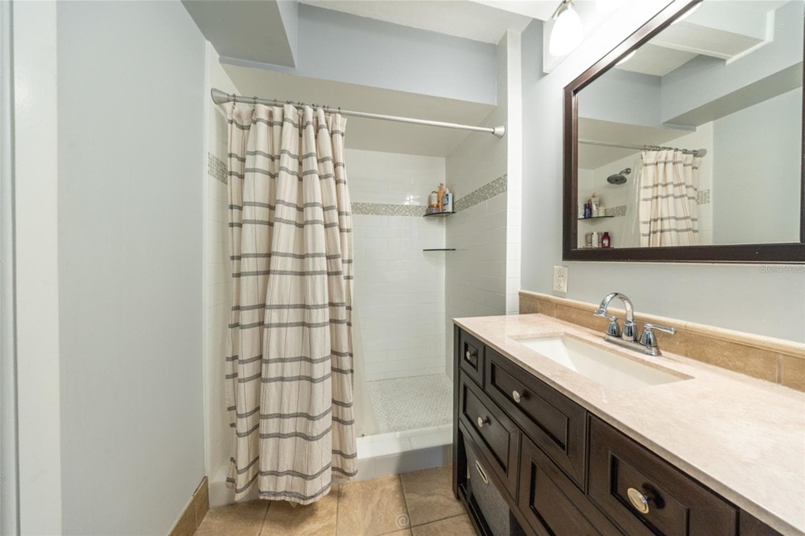 En suite shower - 31 PINELYNN DR, PALM COAST