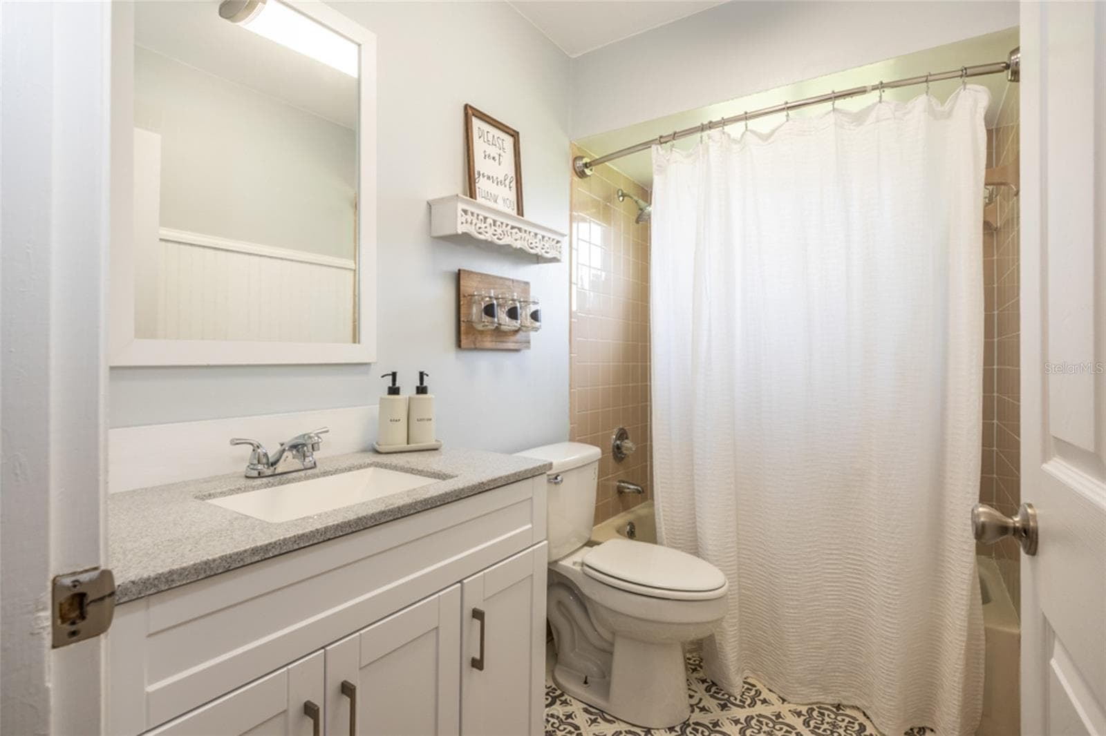 Guest bath - 31 PINELYNN DR, PALM COAST