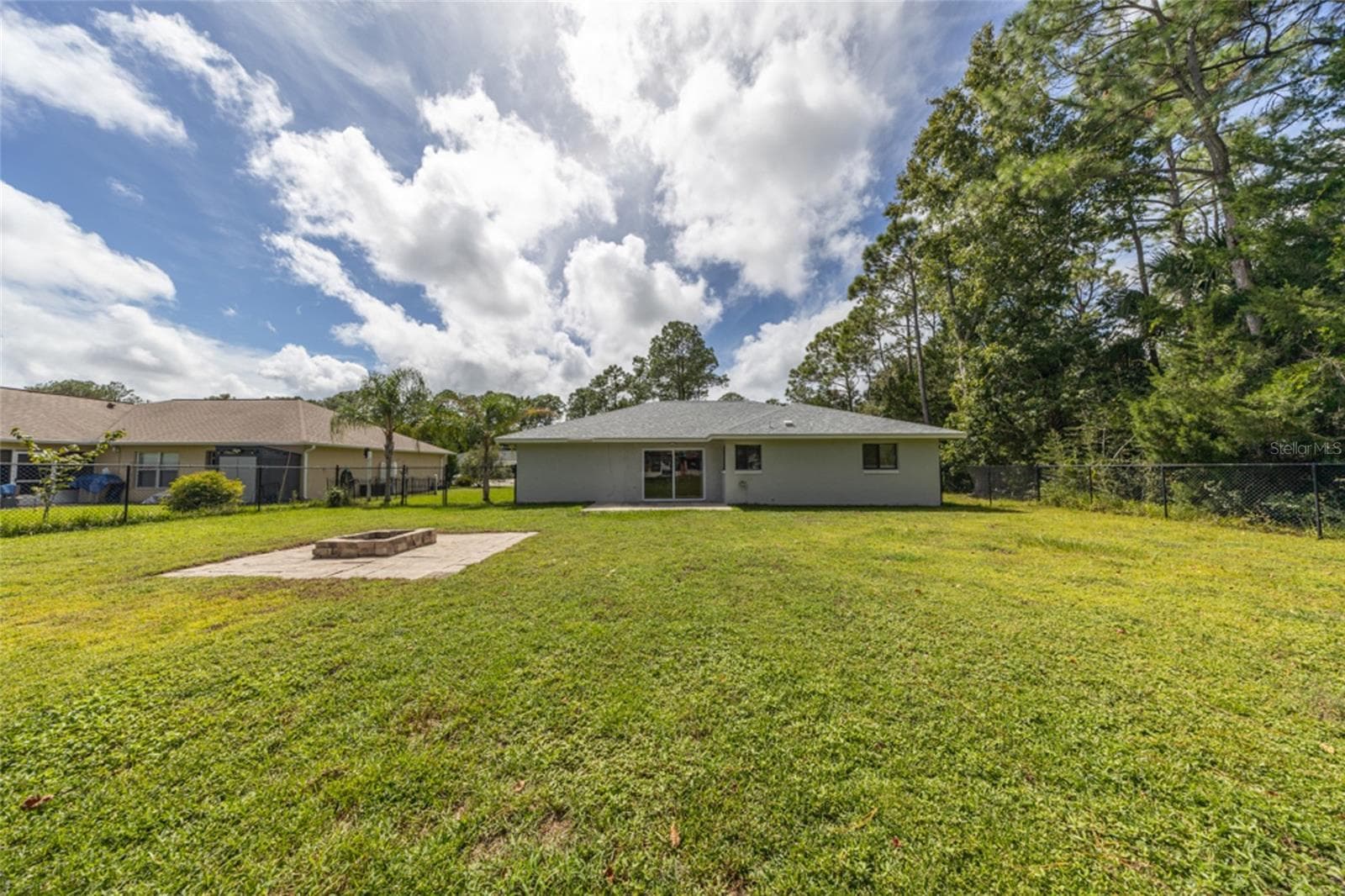 Additional view of yard - 31 PINELYNN DR, PALM COAST