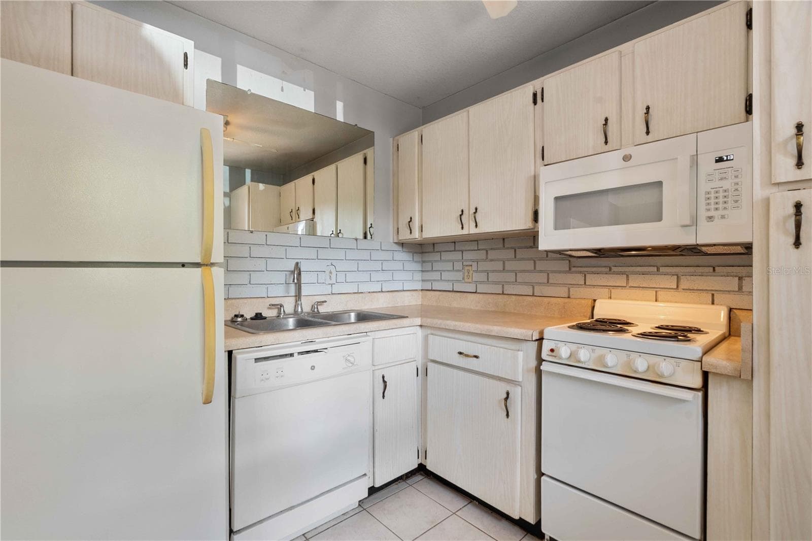 Condominium at 10455 CARROLLBROOK CT #114, TAMPA, photo 7 of 22