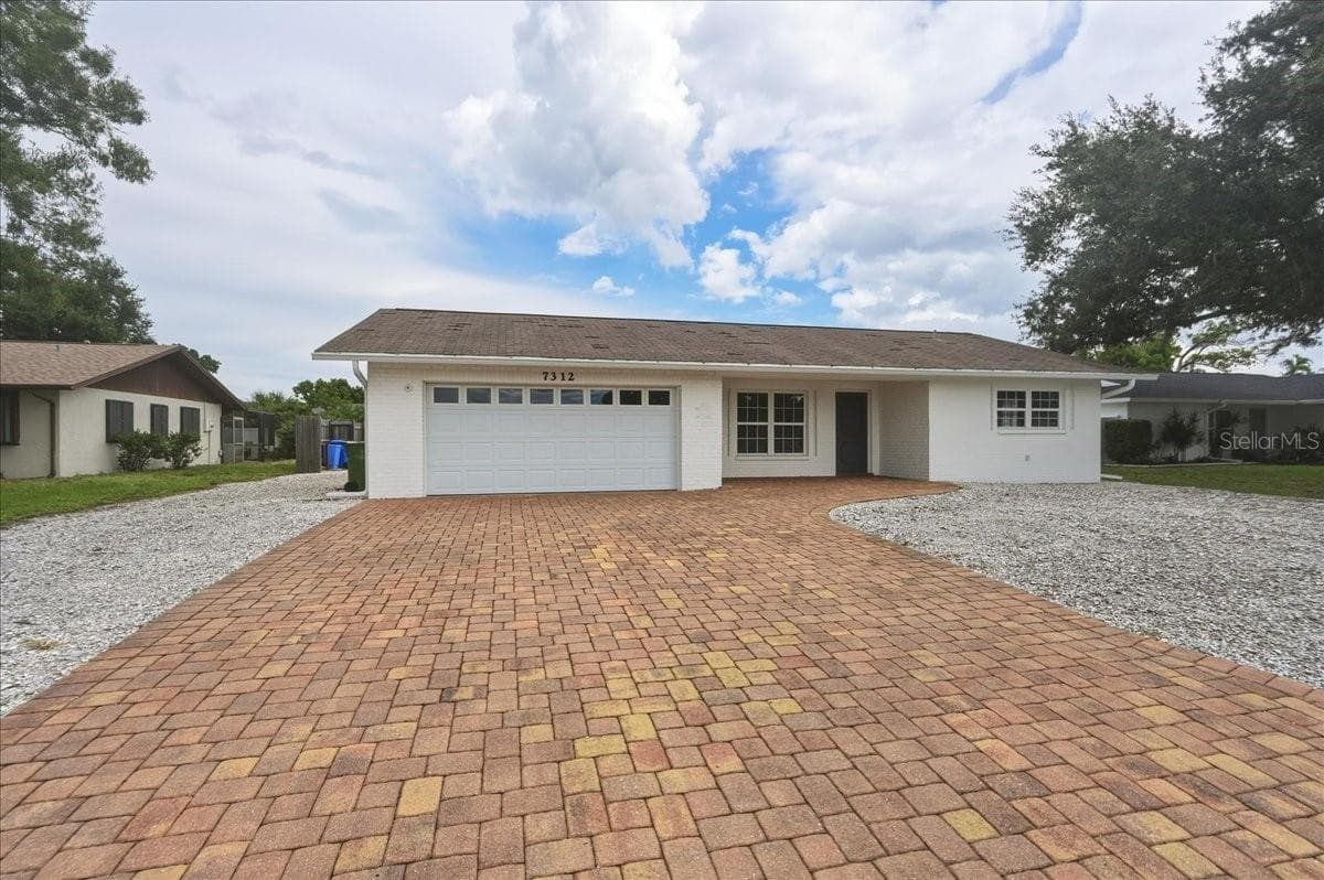 Paver brick driveway - 7312 17TH AVE W, BRADENTON
