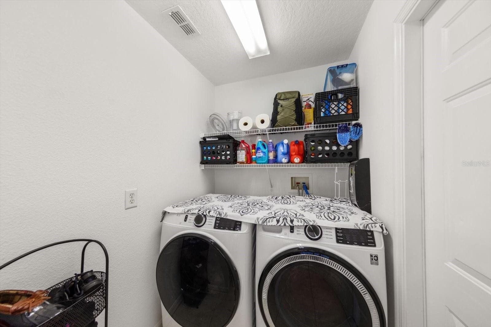 Inside laundry room with door out to the garage - 2939 WOOD POINTE DR, HOLIDAY