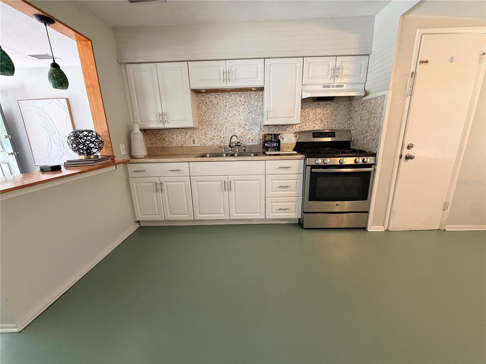 Single Family Residence at 2401 QUINCY ST S, ST PETERSBURG, photo 4 of 13