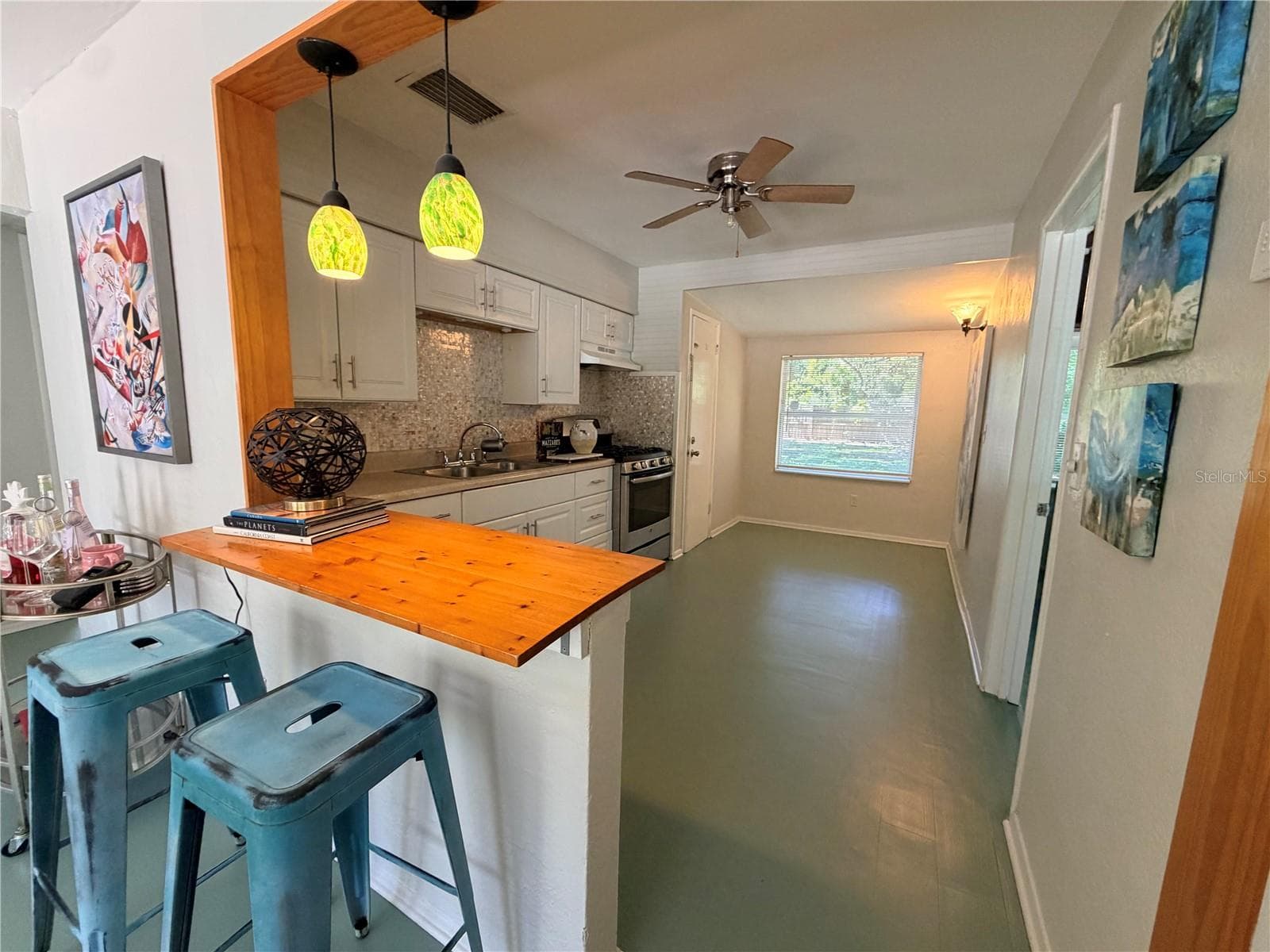 Single Family Residence at 2401 QUINCY ST S, ST PETERSBURG, photo 5 of 13
