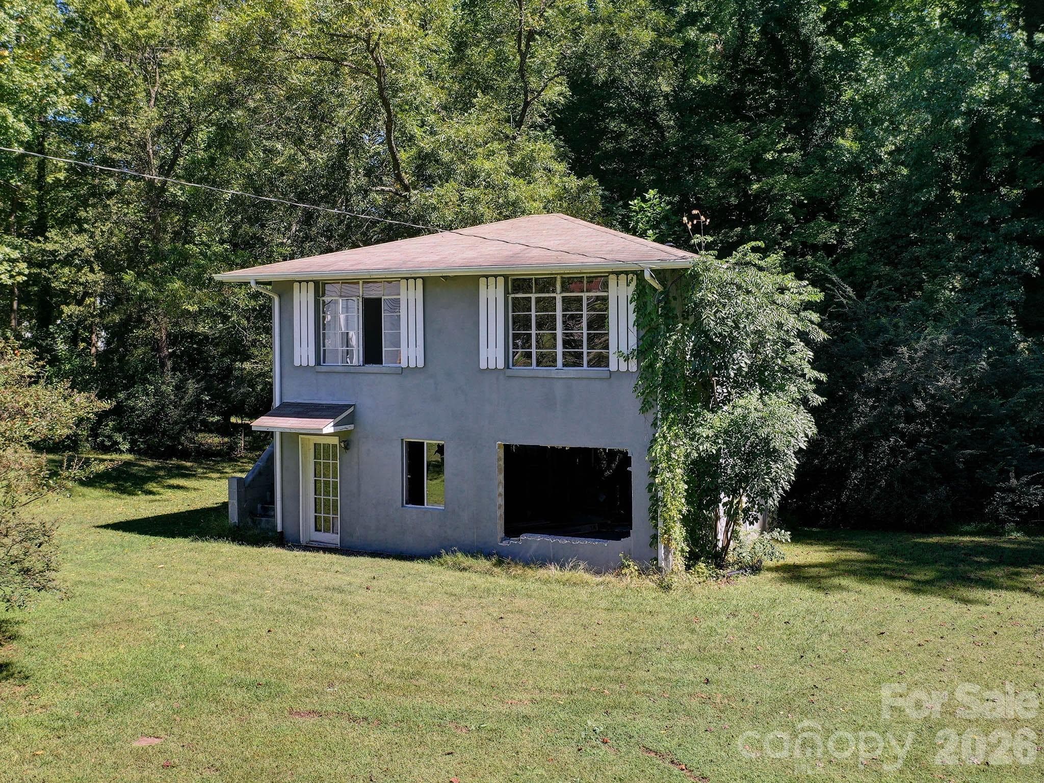 213 Hahn Place SE