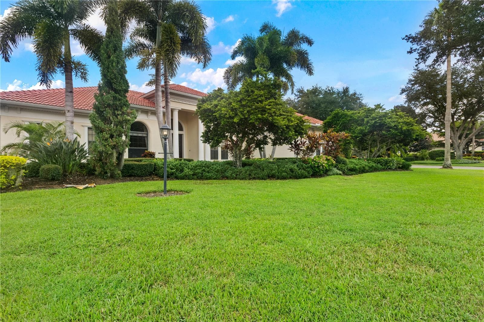 Single Family Residence at 7819 ROSEHALL CV, LAKEWOOD RANCH, photo 4 of 64