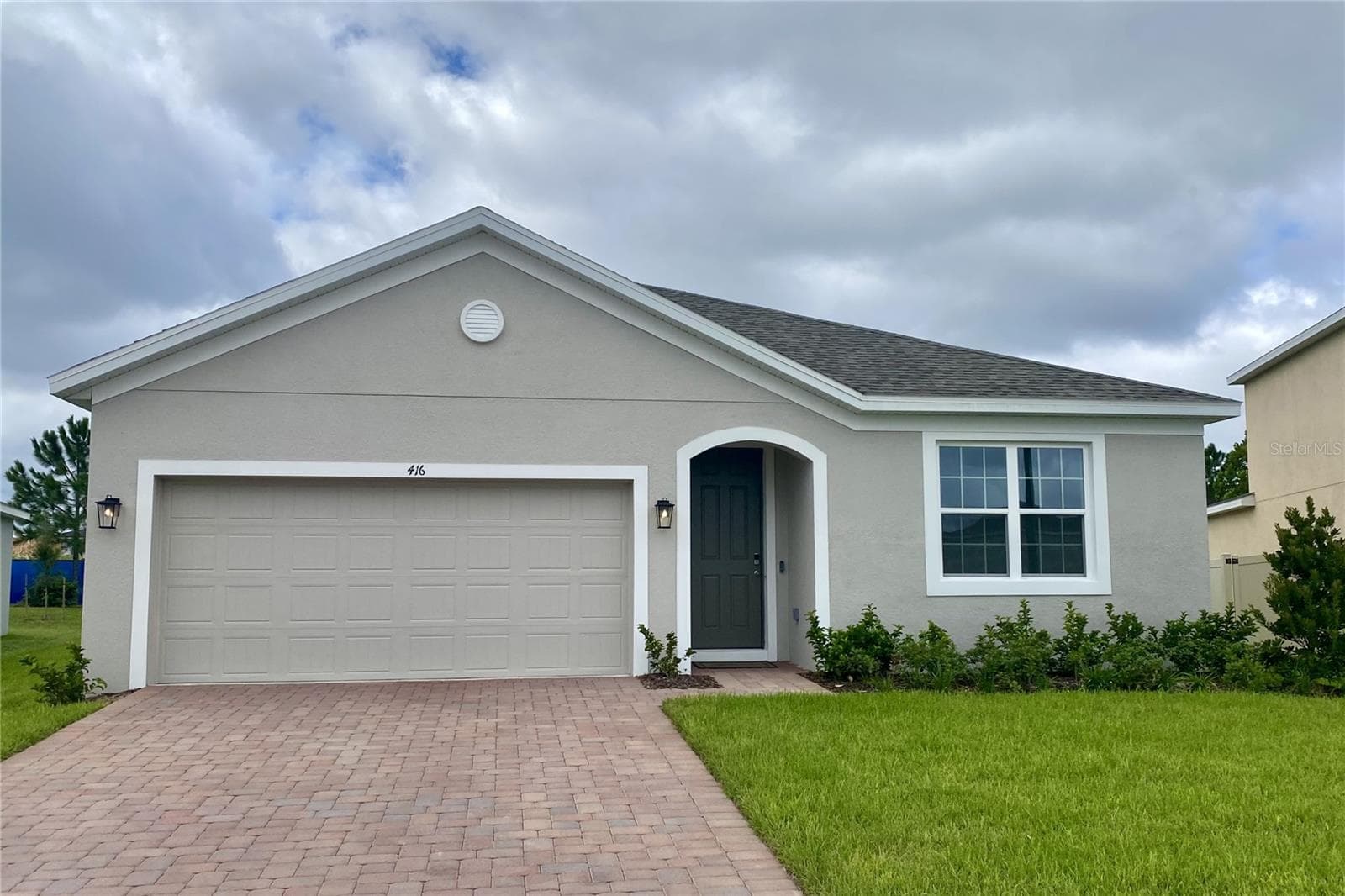 416 LEMONGRASS RD