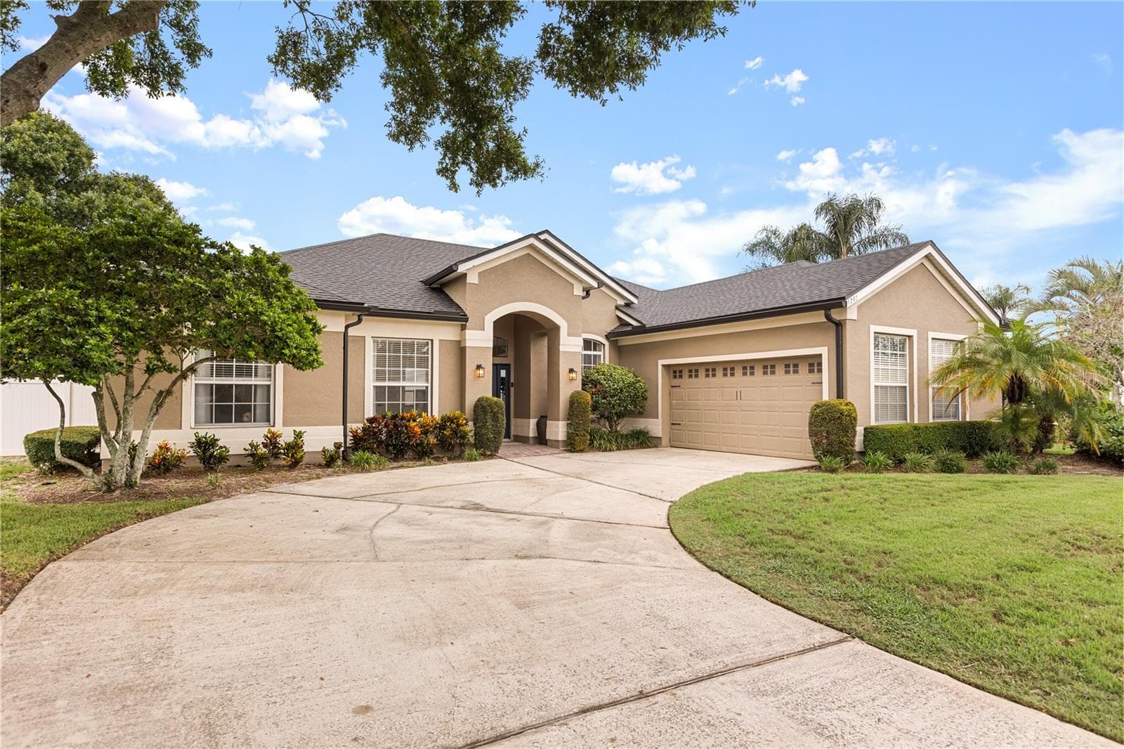 Single Family Residence at 4247 CRANMORE CT, BELLE ISLE, photo 2 of 44