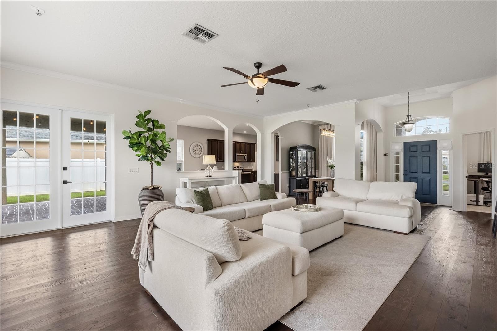 Single Family Residence at 4247 CRANMORE CT, BELLE ISLE, photo 4 of 44