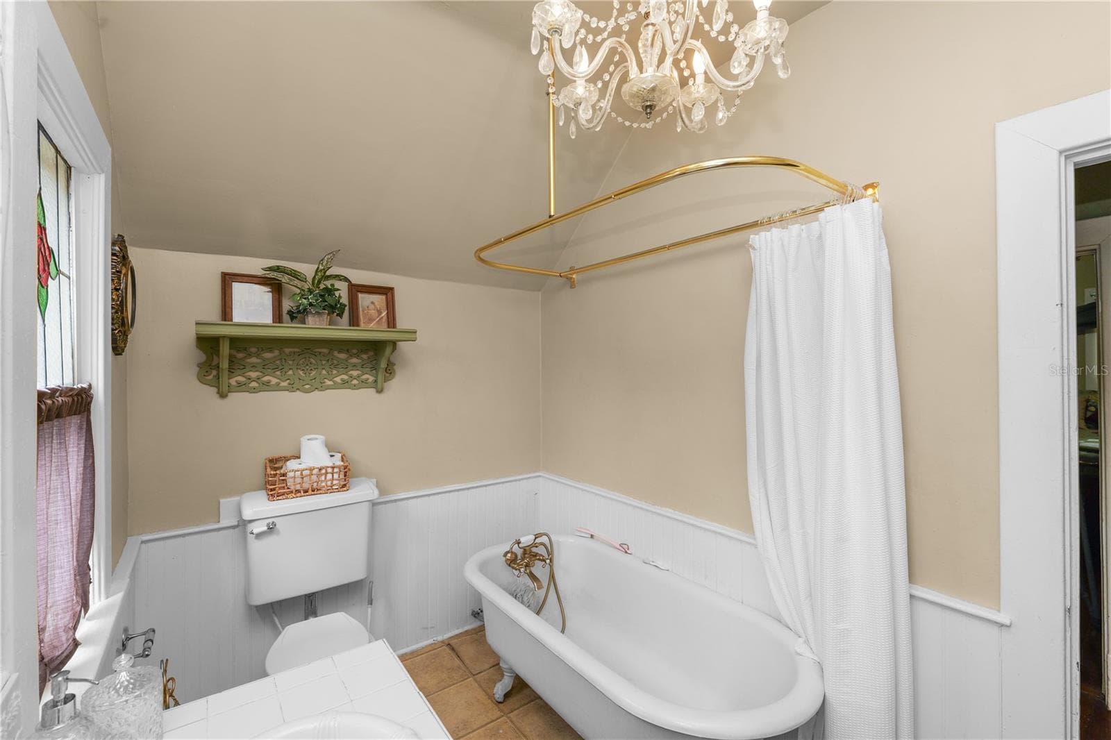 Second floor full bath - 655 S WILSON AVE, BARTOW