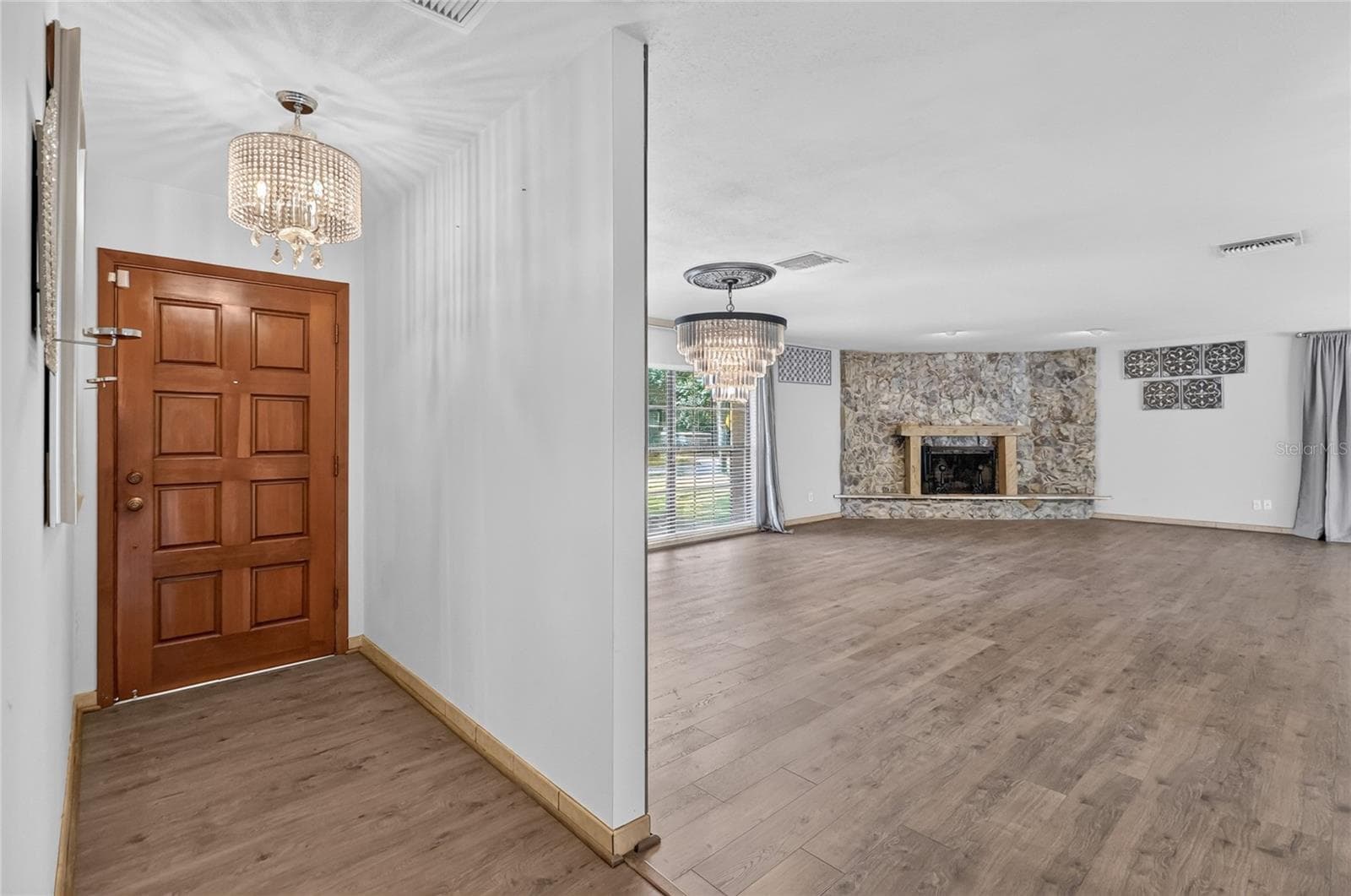 Entryway to the home. - 3011 LAKE ELLEN DR, TAMPA