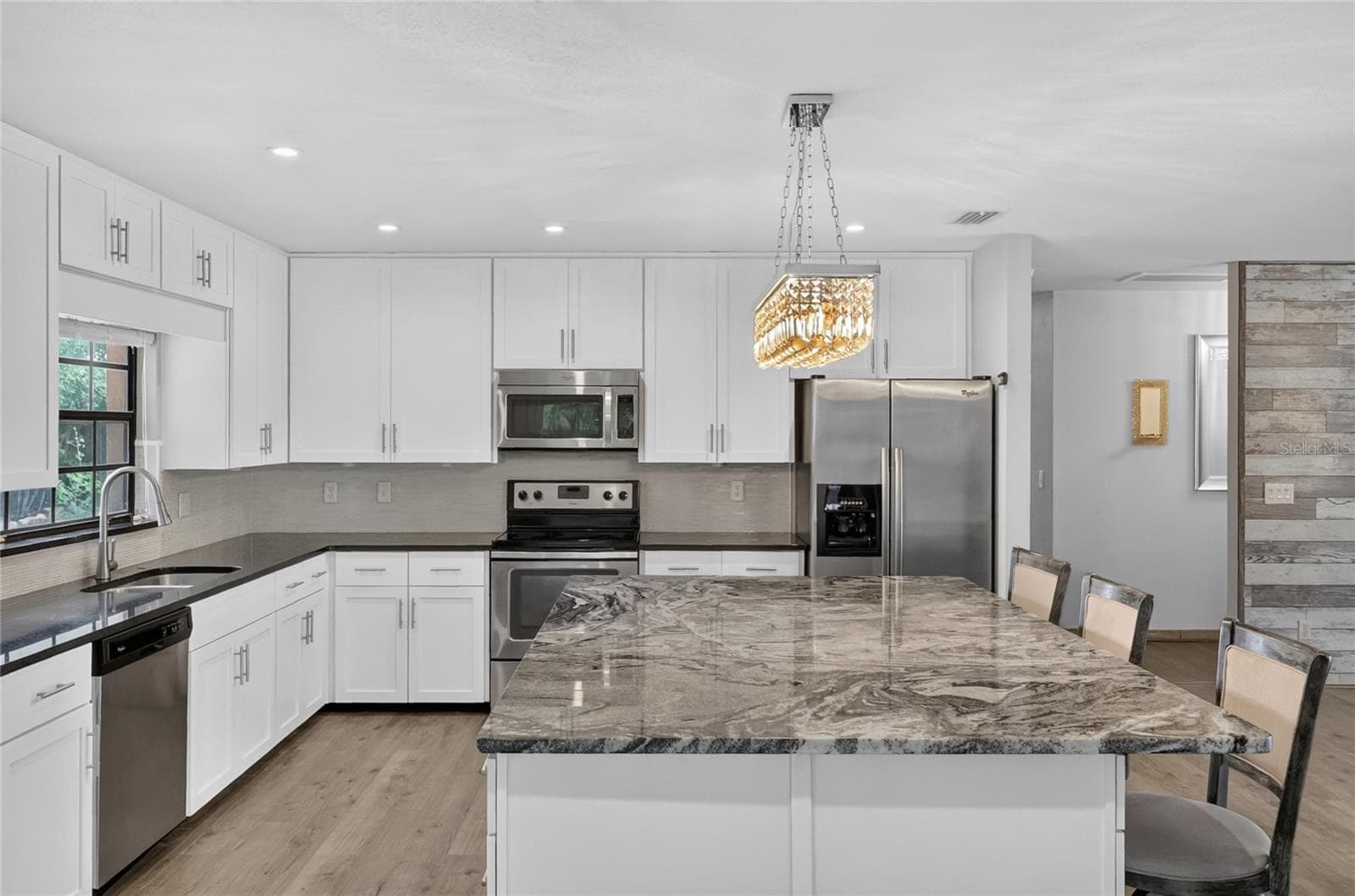 Alternative view of the Kitchen. - 3011 LAKE ELLEN DR, TAMPA