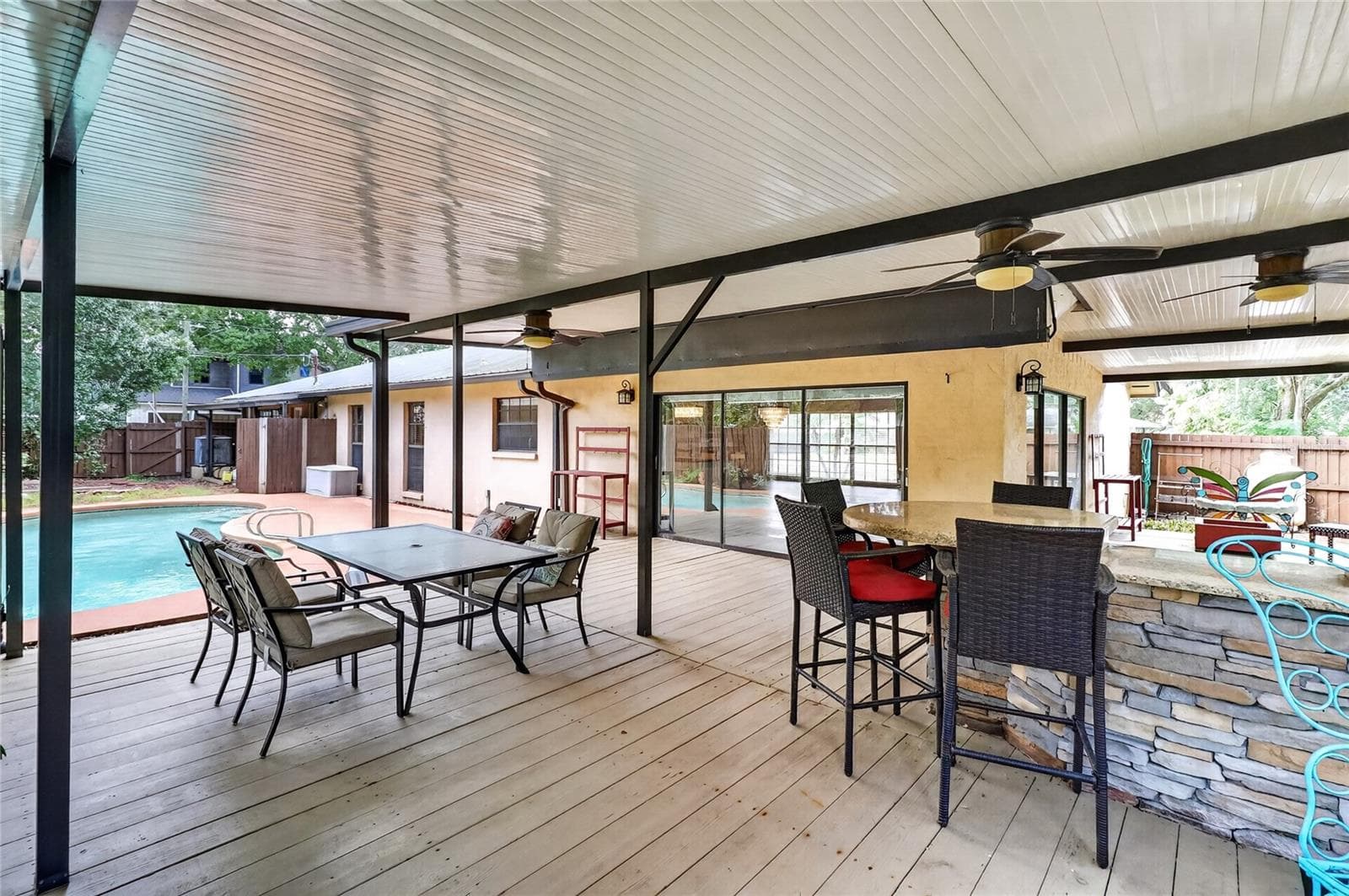 Alternative view of the Outdoor Kitchen. - 3011 LAKE ELLEN DR, TAMPA