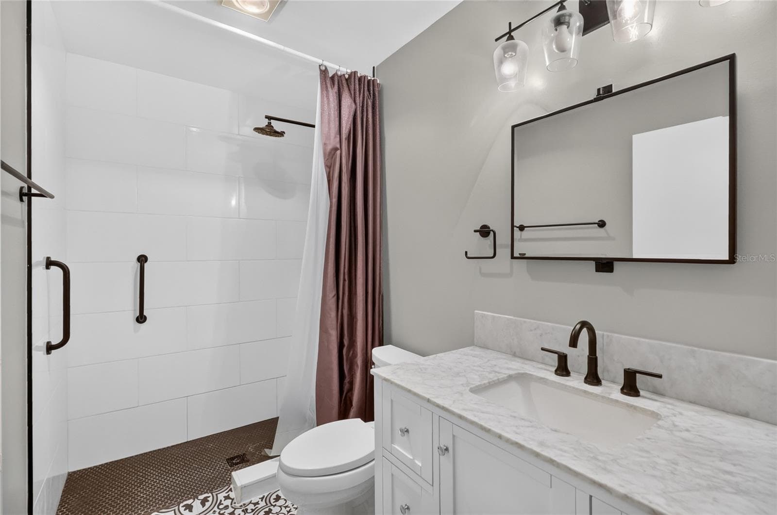 Guest Bathroom has been beautifully updated with stylish finishes and modern fixtures. - 3011 LAKE ELLEN DR, TAMPA