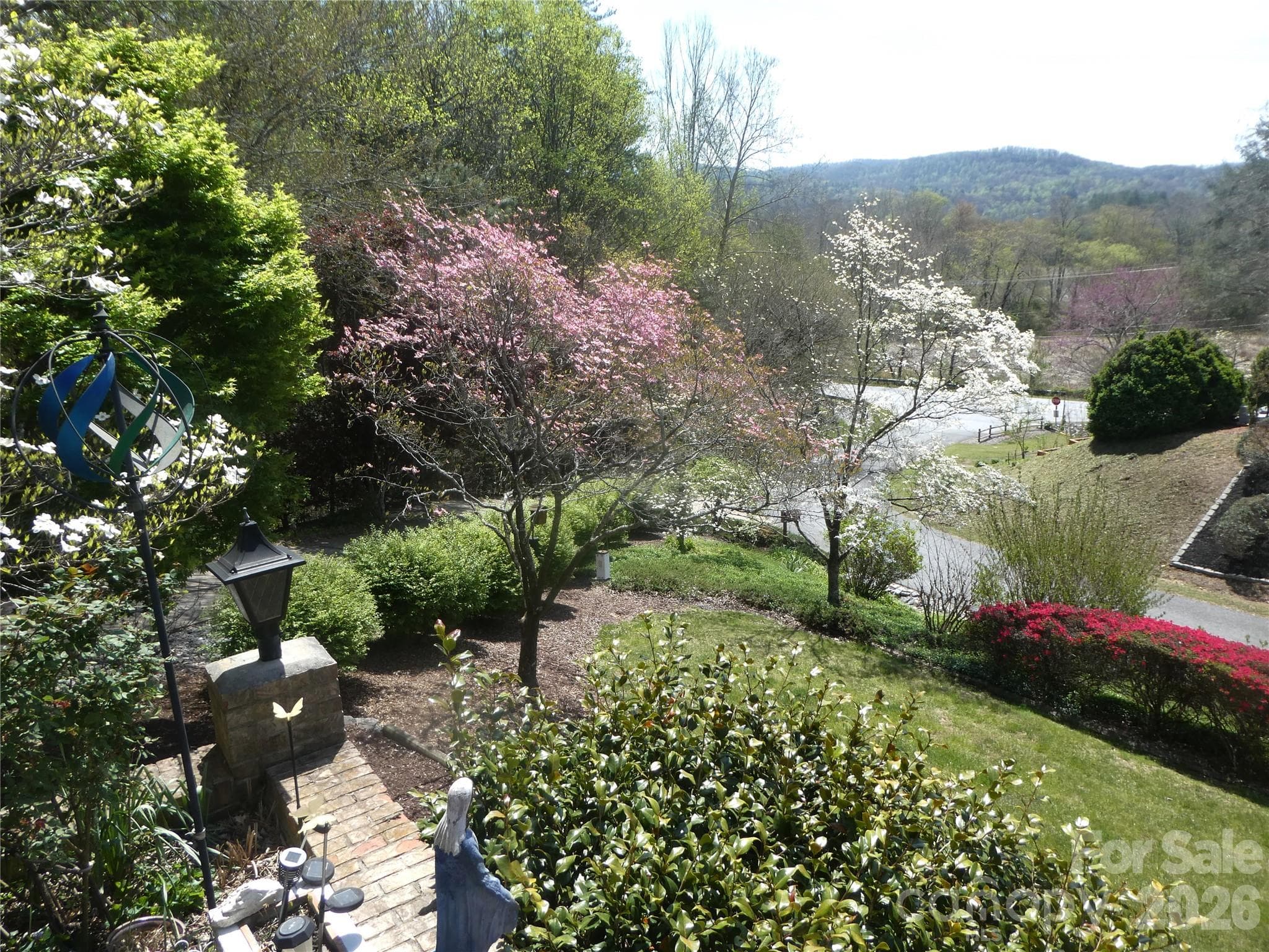 Single Family Residence at 2008 Deep Woods Drive, Hendersonville, photo 3 of 37