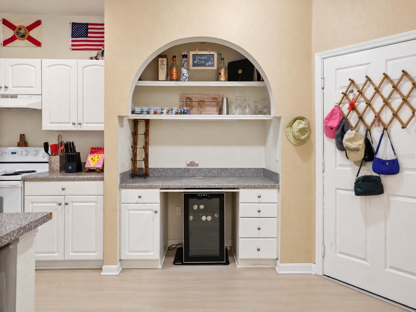 Built-in Kitchen desk nook for extra storage an dorganization - 860 N ORANGE AVE #323, ORLANDO