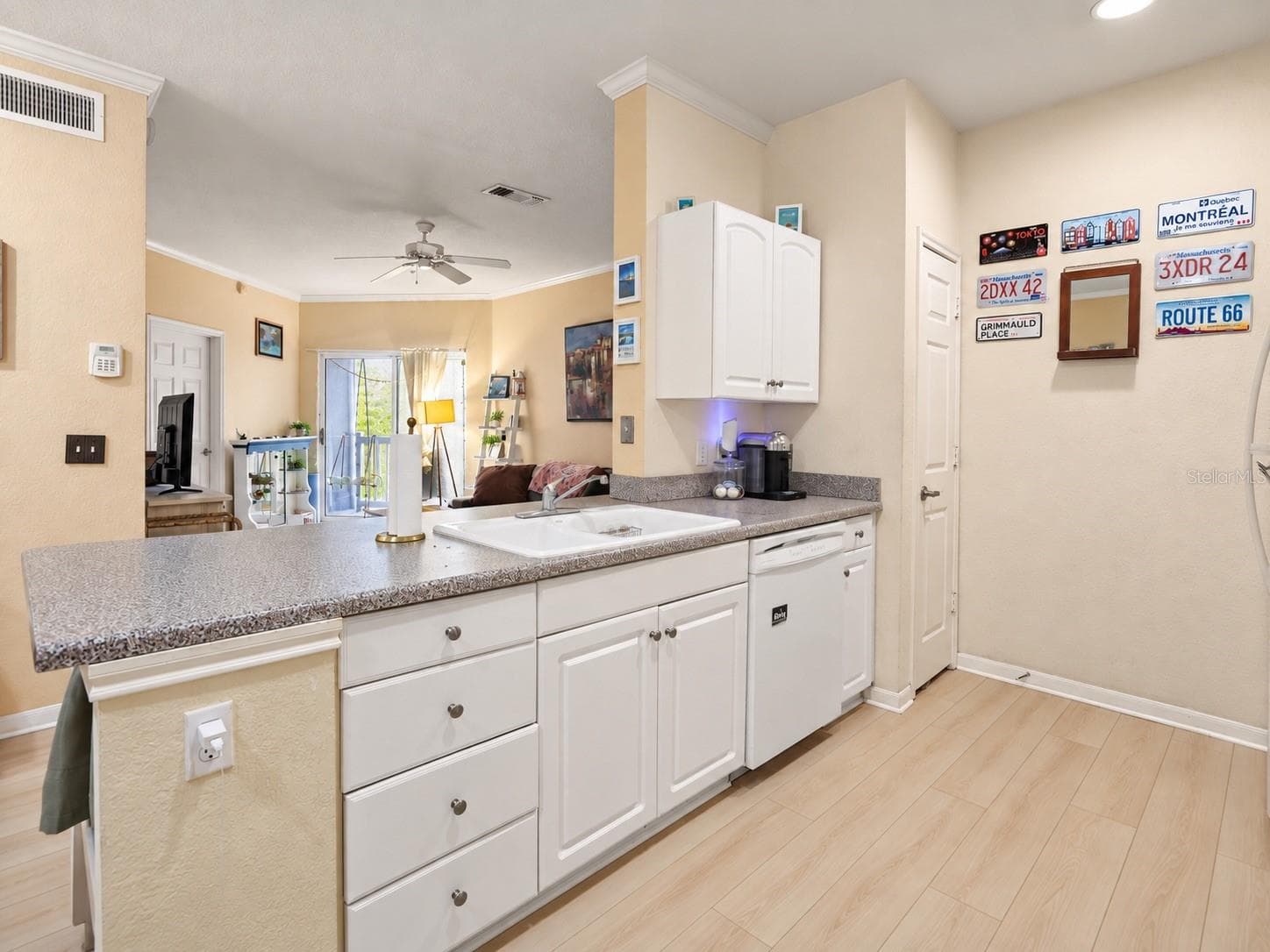 Kitchen overlooking the living room - 860 N ORANGE AVE #323, ORLANDO