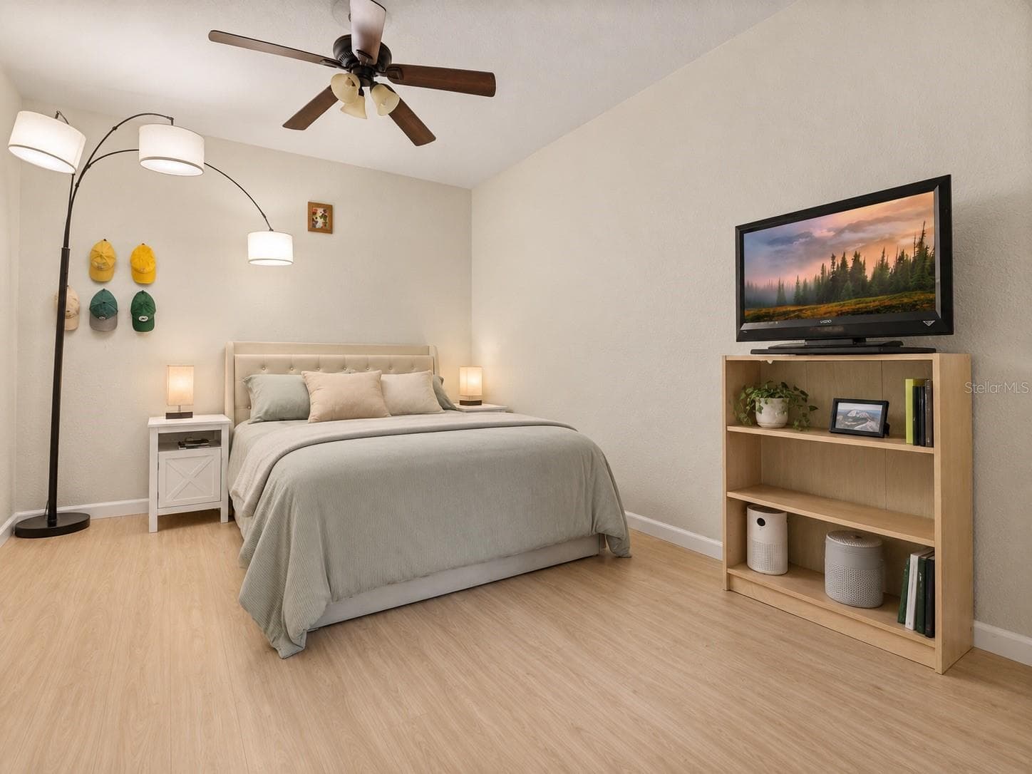 Primary Bedroom with connected bathroom - 860 N ORANGE AVE #323, ORLANDO