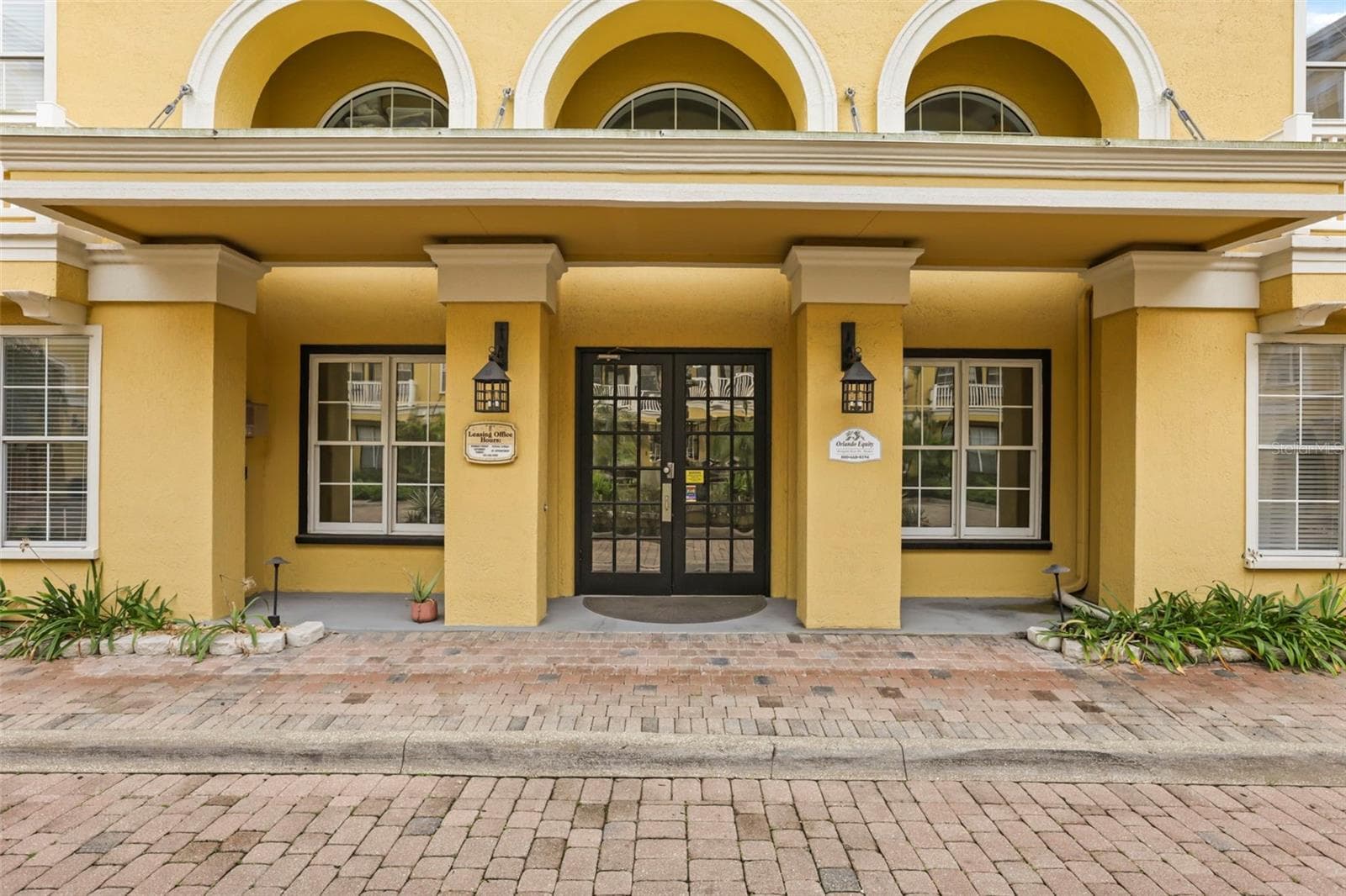 Entrance to office and clubhouse - 860 N ORANGE AVE #323, ORLANDO