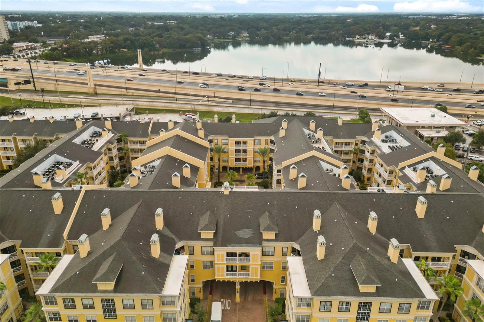 A central Orlando location that keeps Downtown, Lake Ivanhoe, dining, and major roadways all within easy reach. - 860 N ORANGE AVE #323, ORLANDO