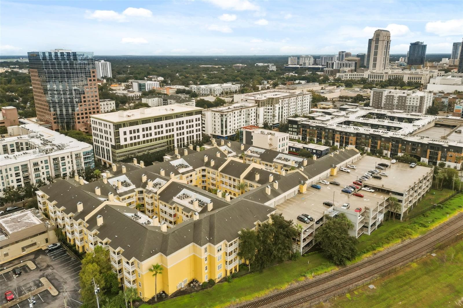 Downtown Orlando skyline nearby; urban living with dining, entertainment and city life within easy reach. - 860 N ORANGE AVE #323, ORLANDO