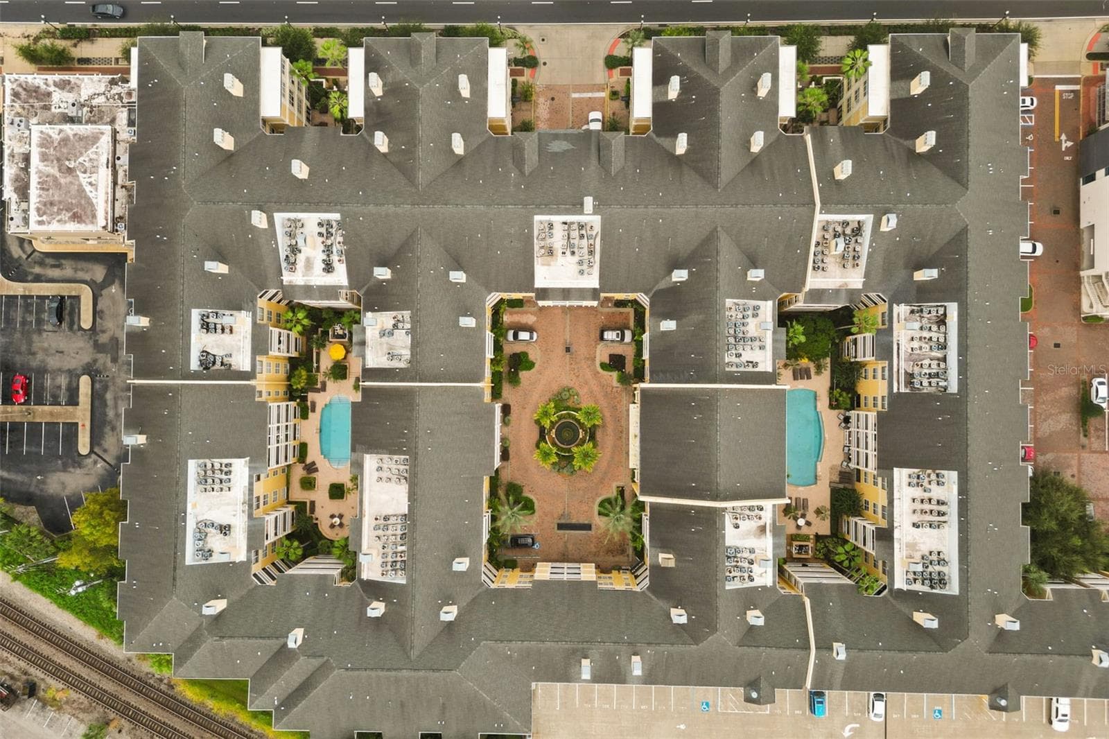 Bird’s-eye view of the community’s courtyards, pools and central Downtown Orlando setting. - 860 N ORANGE AVE #323, ORLANDO