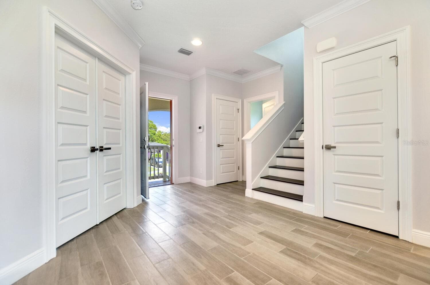 front door entery on second floor - 7210 S MASCOTTE ST, TAMPA