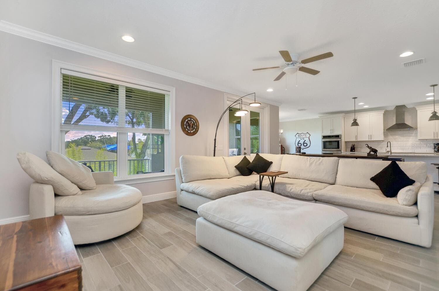 living - 7210 S MASCOTTE ST, TAMPA