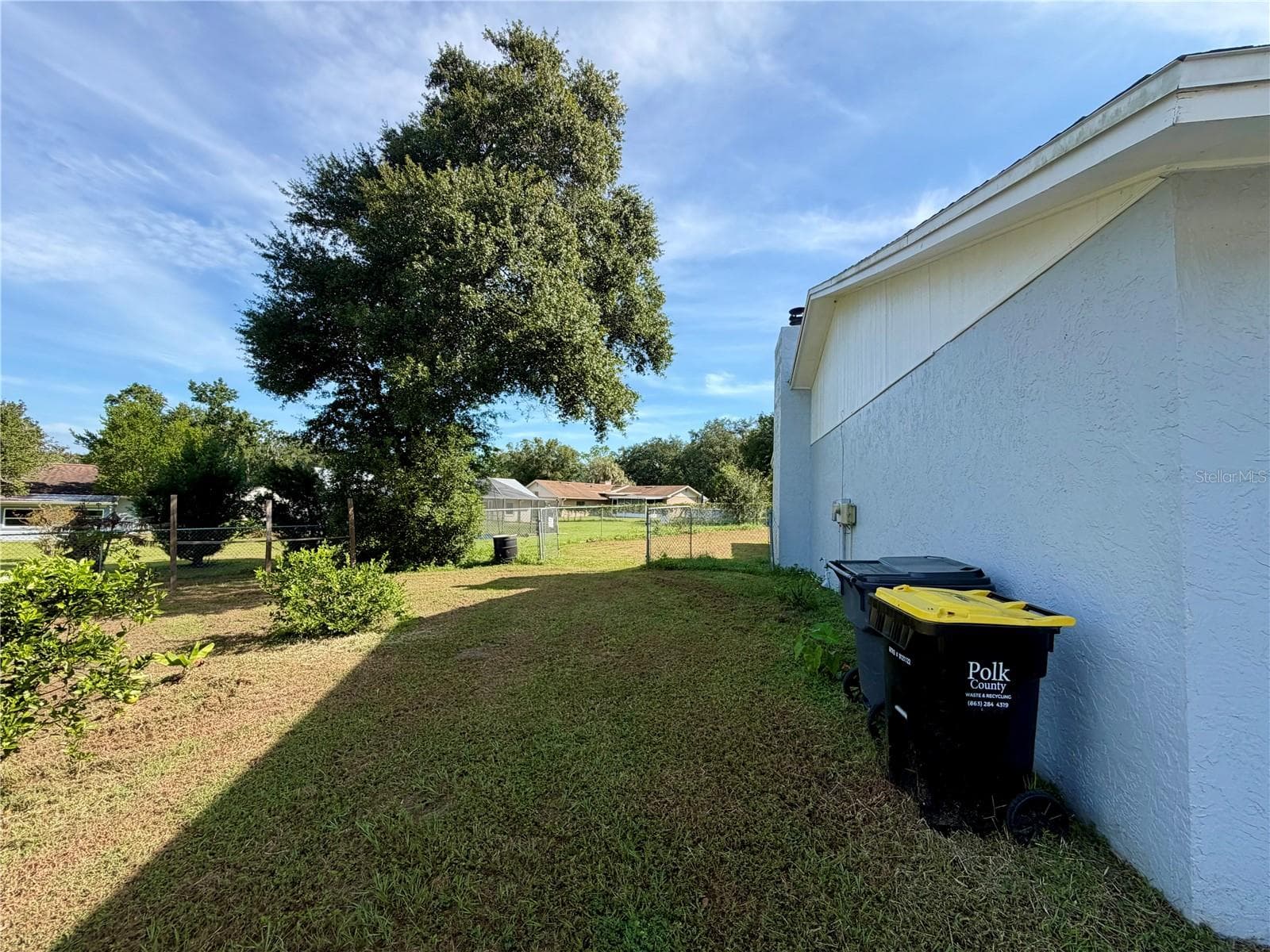 Side yard - 3438 CHRISTINA GROVES CT S, LAKELAND