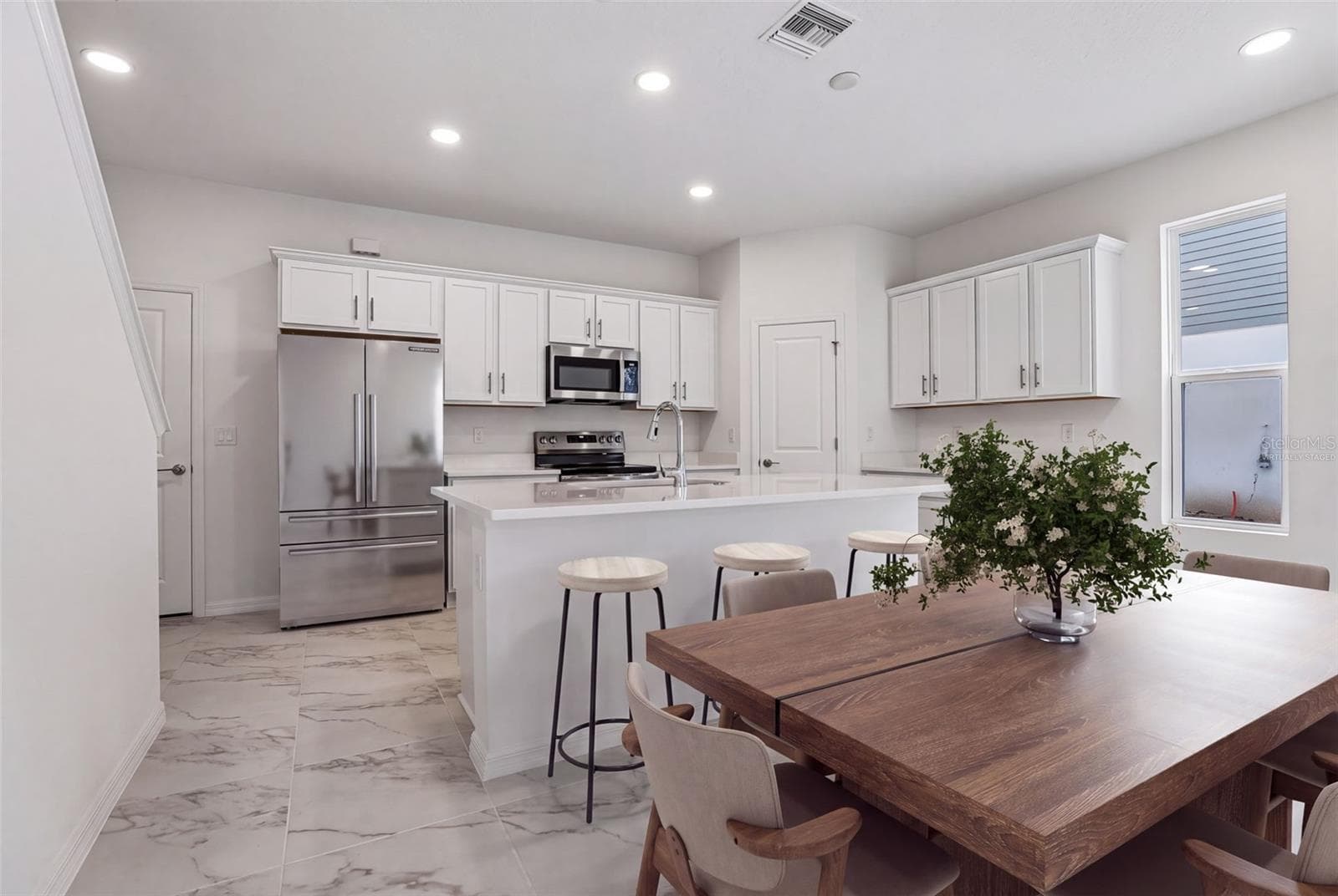 Virtually Staged - 607 SILVER STREAM CT, BRANDON