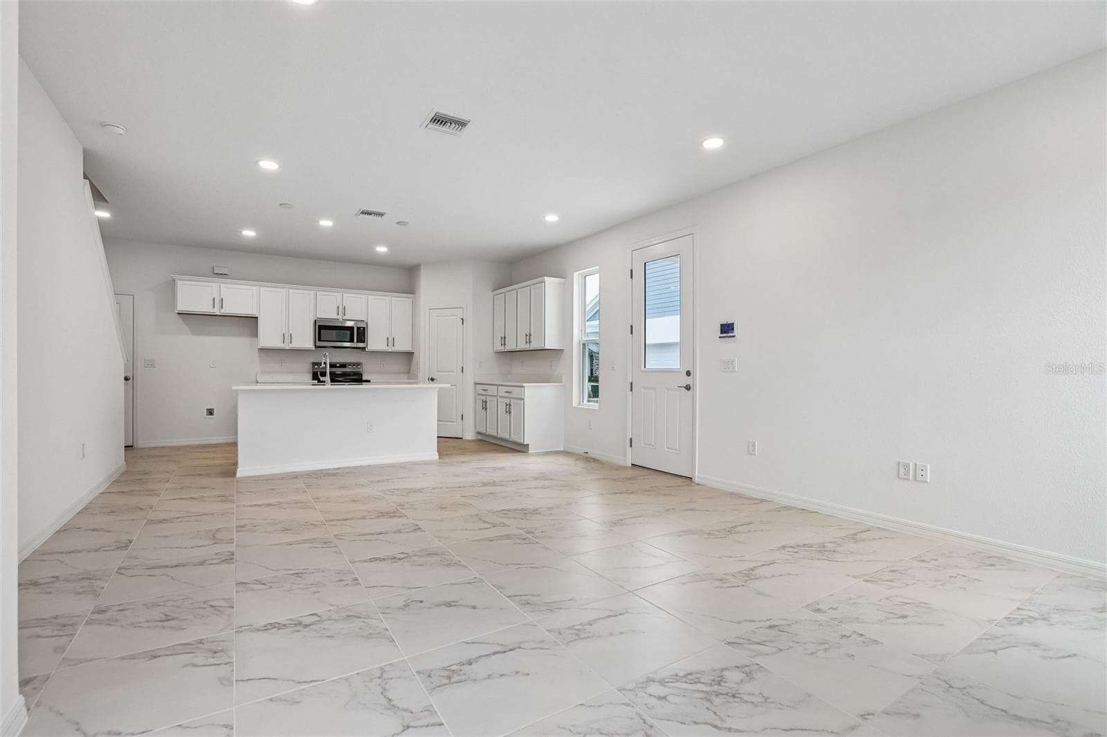 Townhouse at 607 SILVER STREAM CT, BRANDON, photo 11 of 34