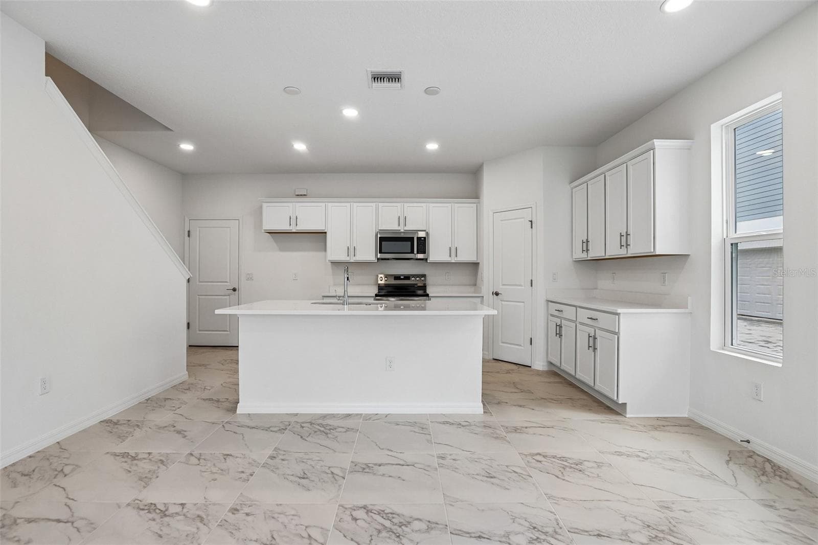 Townhouse at 607 SILVER STREAM CT, BRANDON, photo 12 of 34
