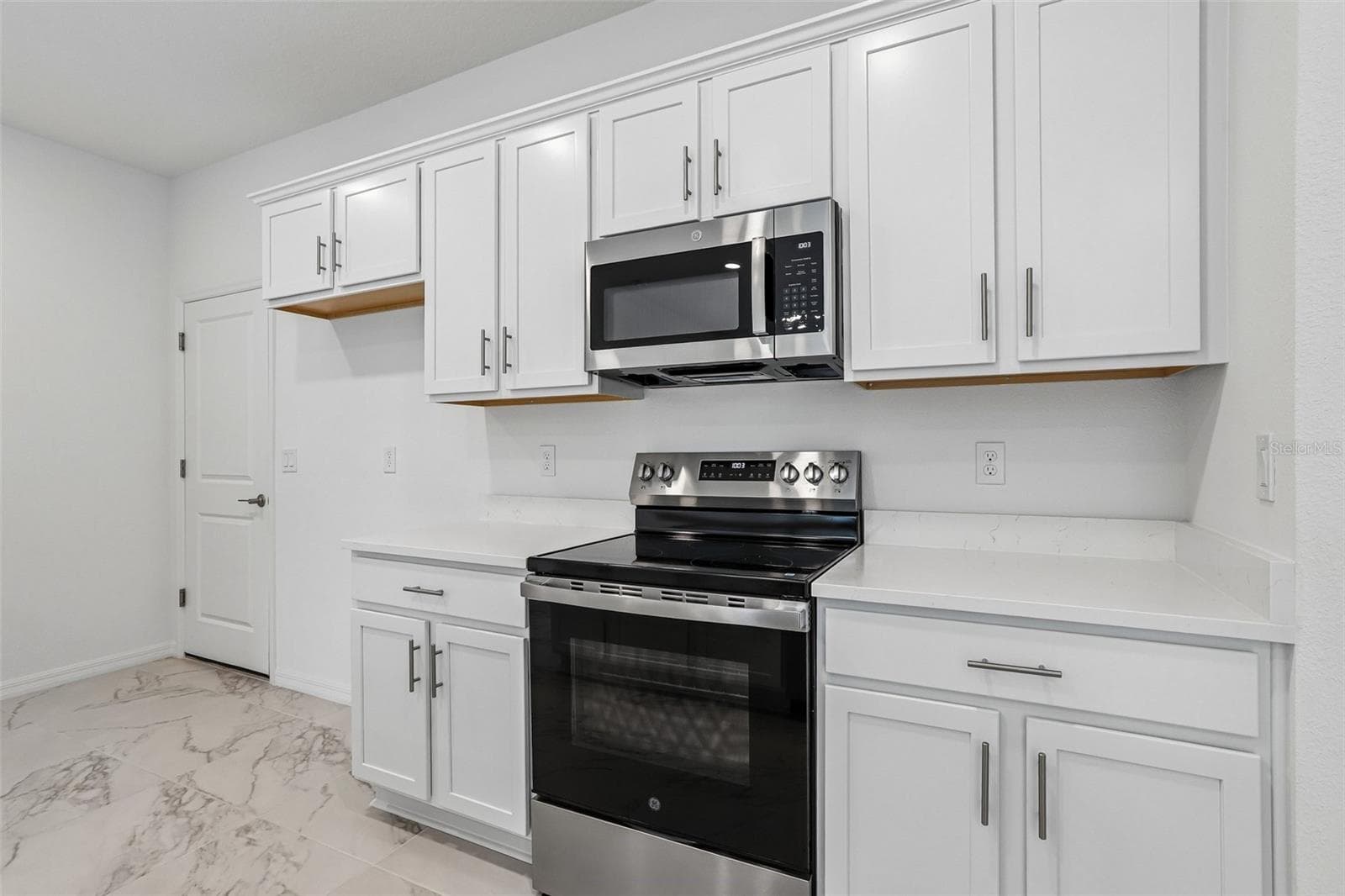 Townhouse at 607 SILVER STREAM CT, BRANDON, photo 14 of 34