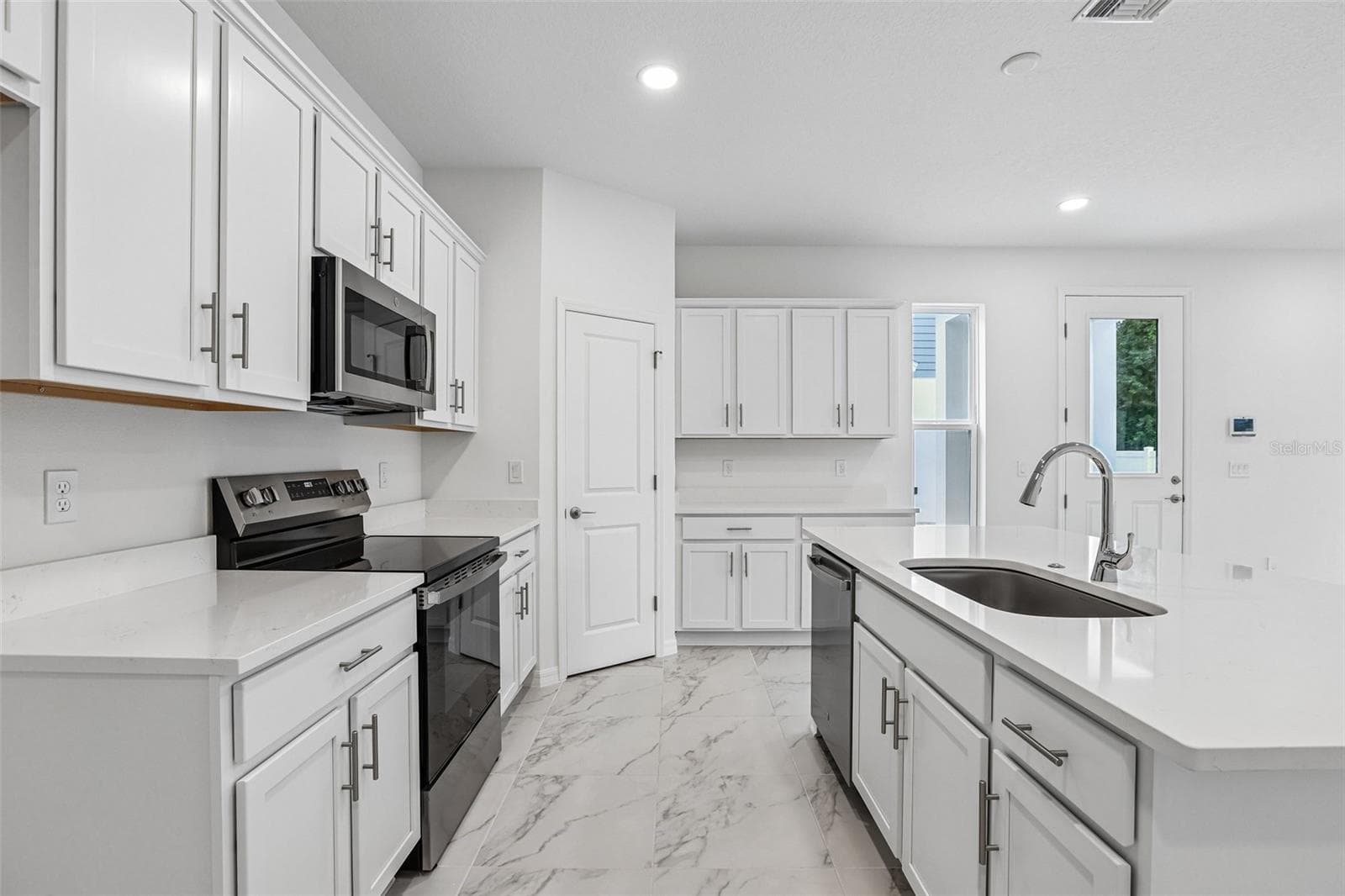 Townhouse at 607 SILVER STREAM CT, BRANDON, photo 15 of 34