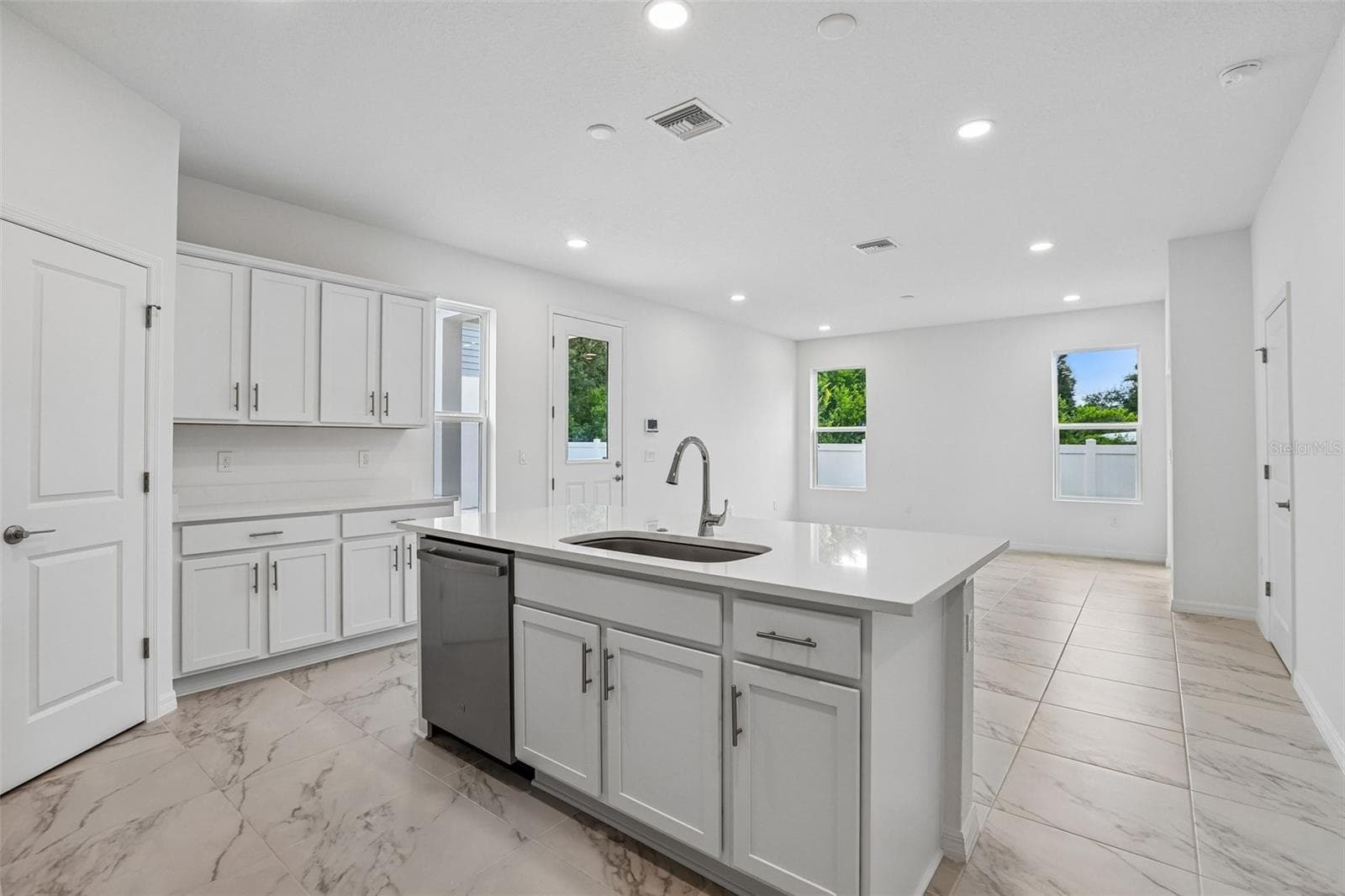 Townhouse at 607 SILVER STREAM CT, BRANDON, photo 16 of 34