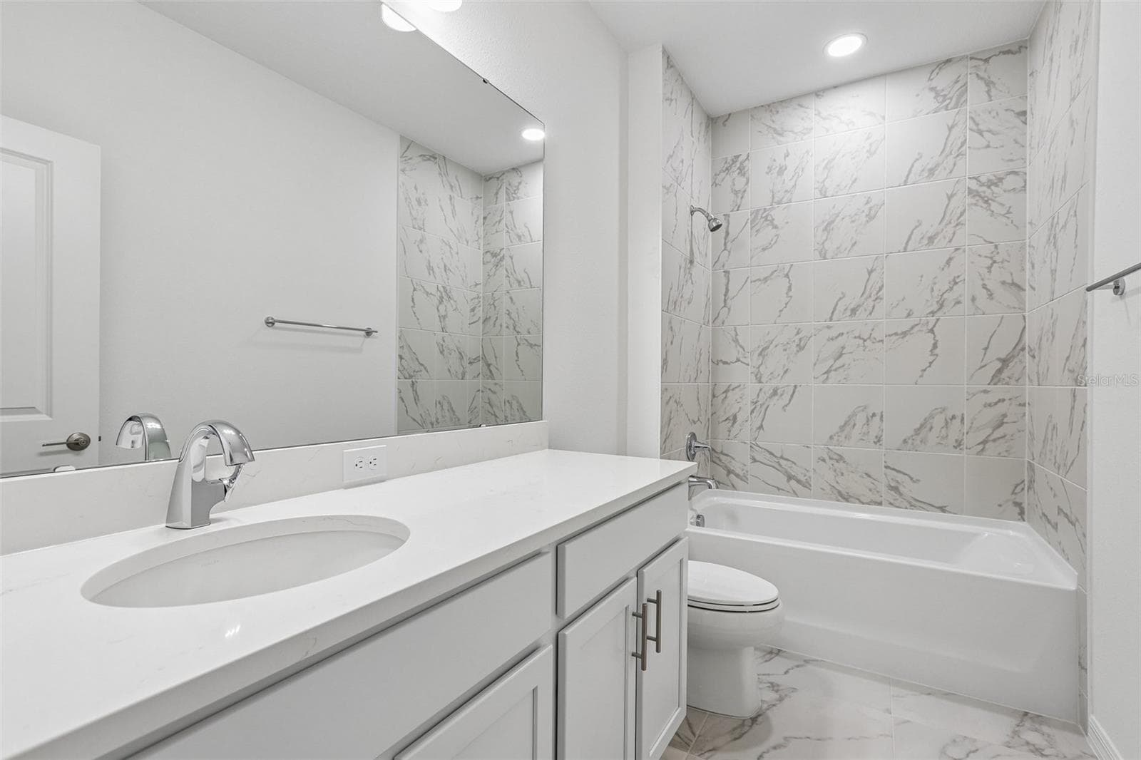Townhouse at 607 SILVER STREAM CT, BRANDON, photo 22 of 34