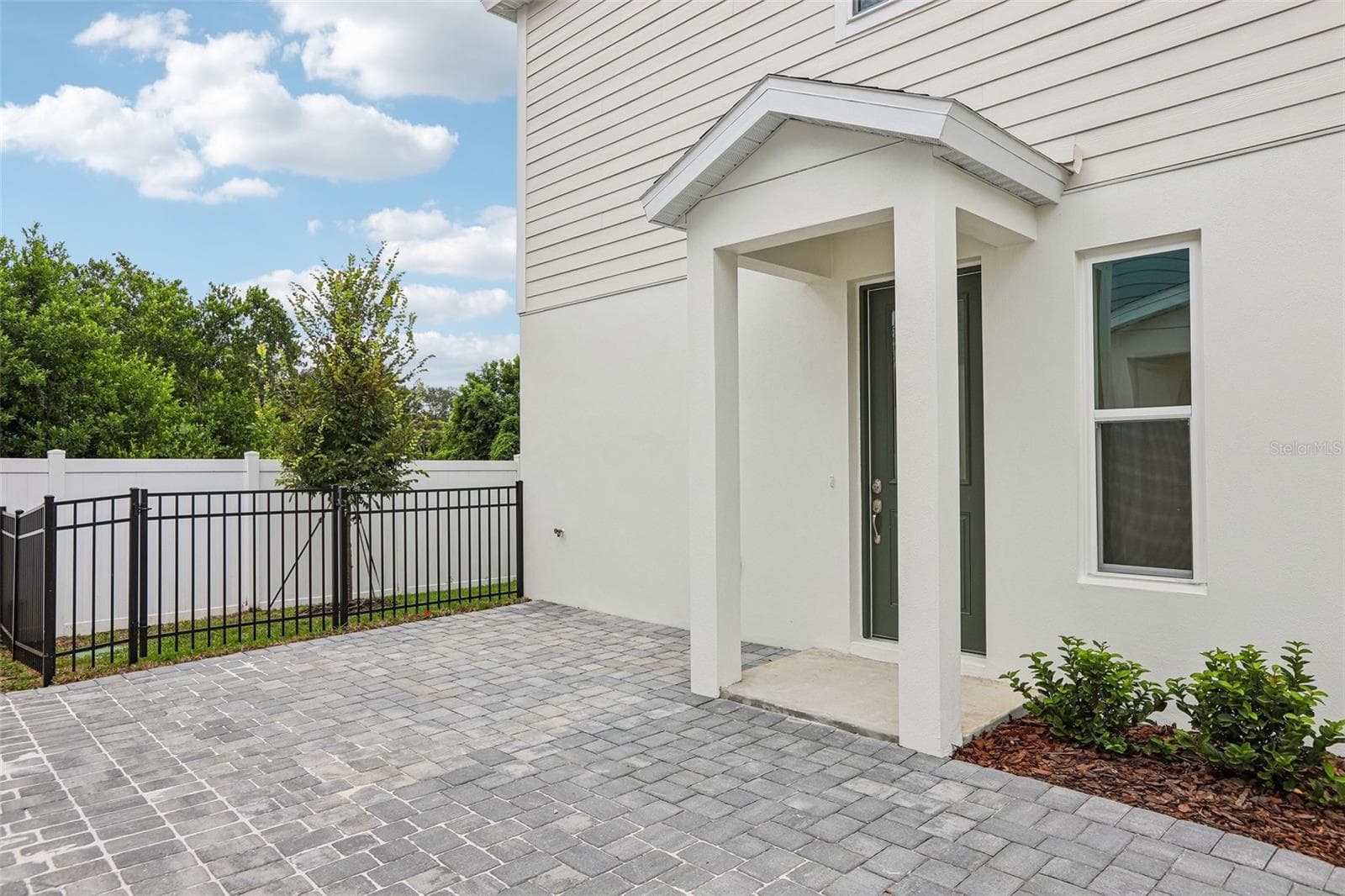 Townhouse at 607 SILVER STREAM CT, BRANDON, photo 3 of 34