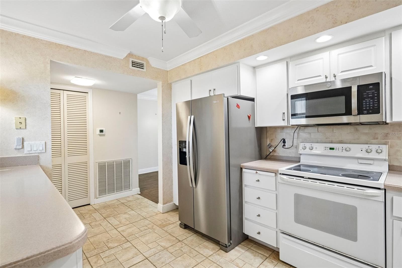 Condominium at 5108 BRITTANY DR S #805, ST PETERSBURG, photo 9 of 28