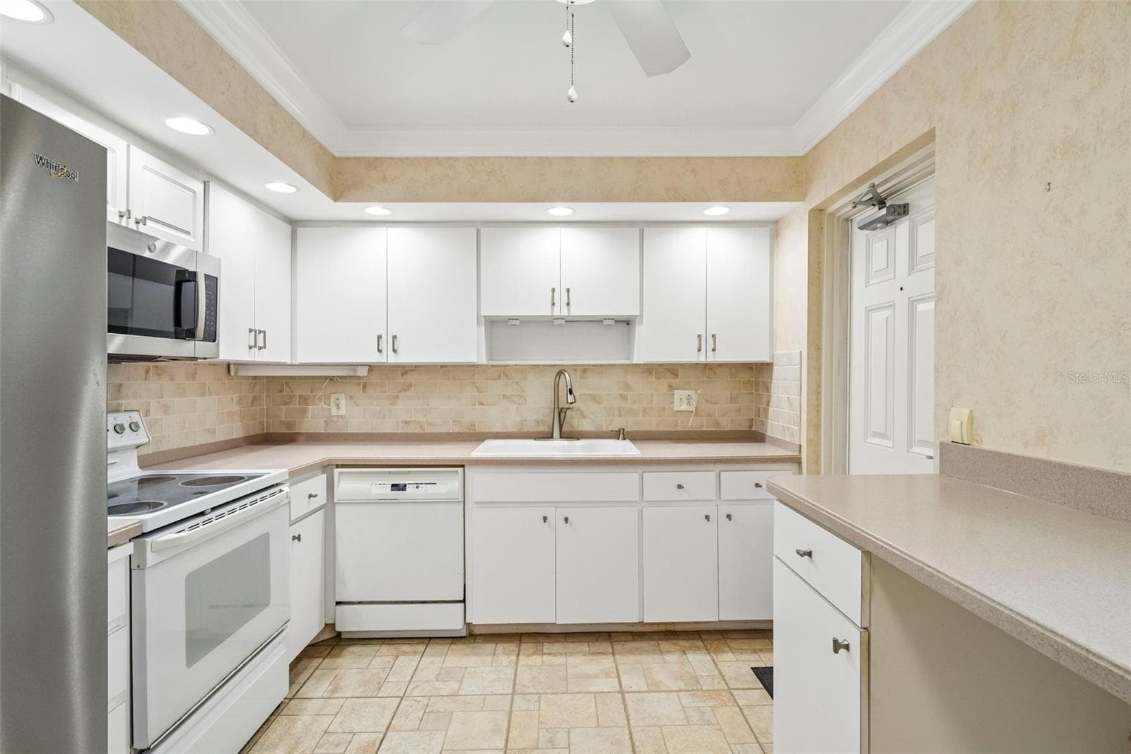 Condominium at 5108 BRITTANY DR S #805, ST PETERSBURG, photo 10 of 28
