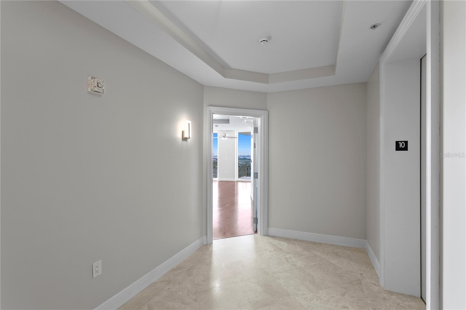 Spacious private foyer - 450 KNIGHTS RUN AVE #1004, TAMPA