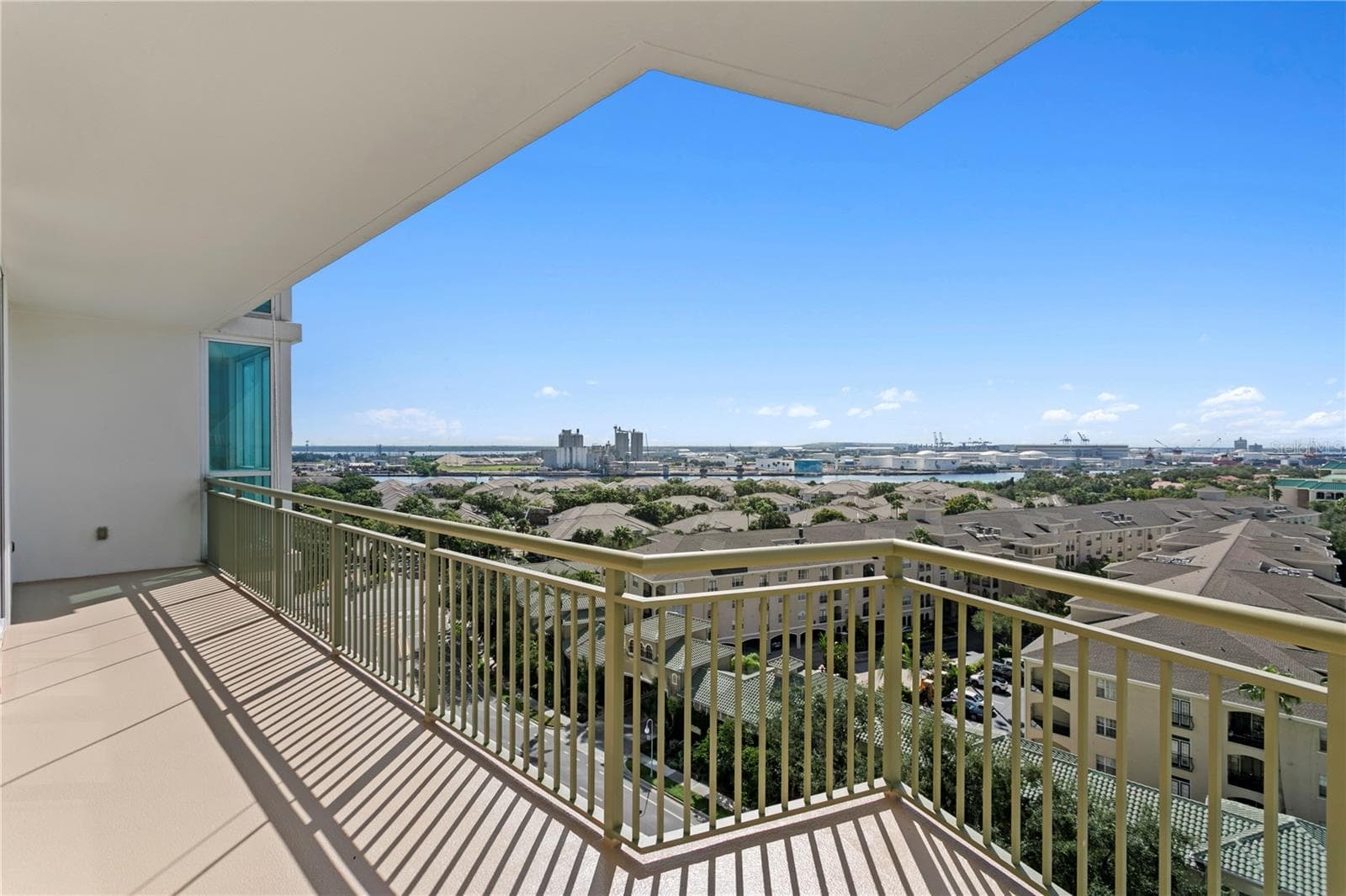Condominium at 450 KNIGHTS RUN AVE #1004, TAMPA, photo 17 of 60